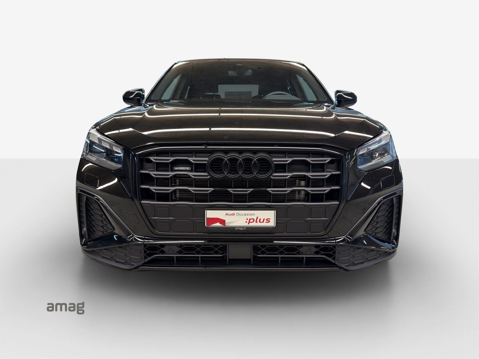 AUDI Q2 40 TFSI S line Attraction, Benzin, Occasion / Gebraucht, Automatik - 7