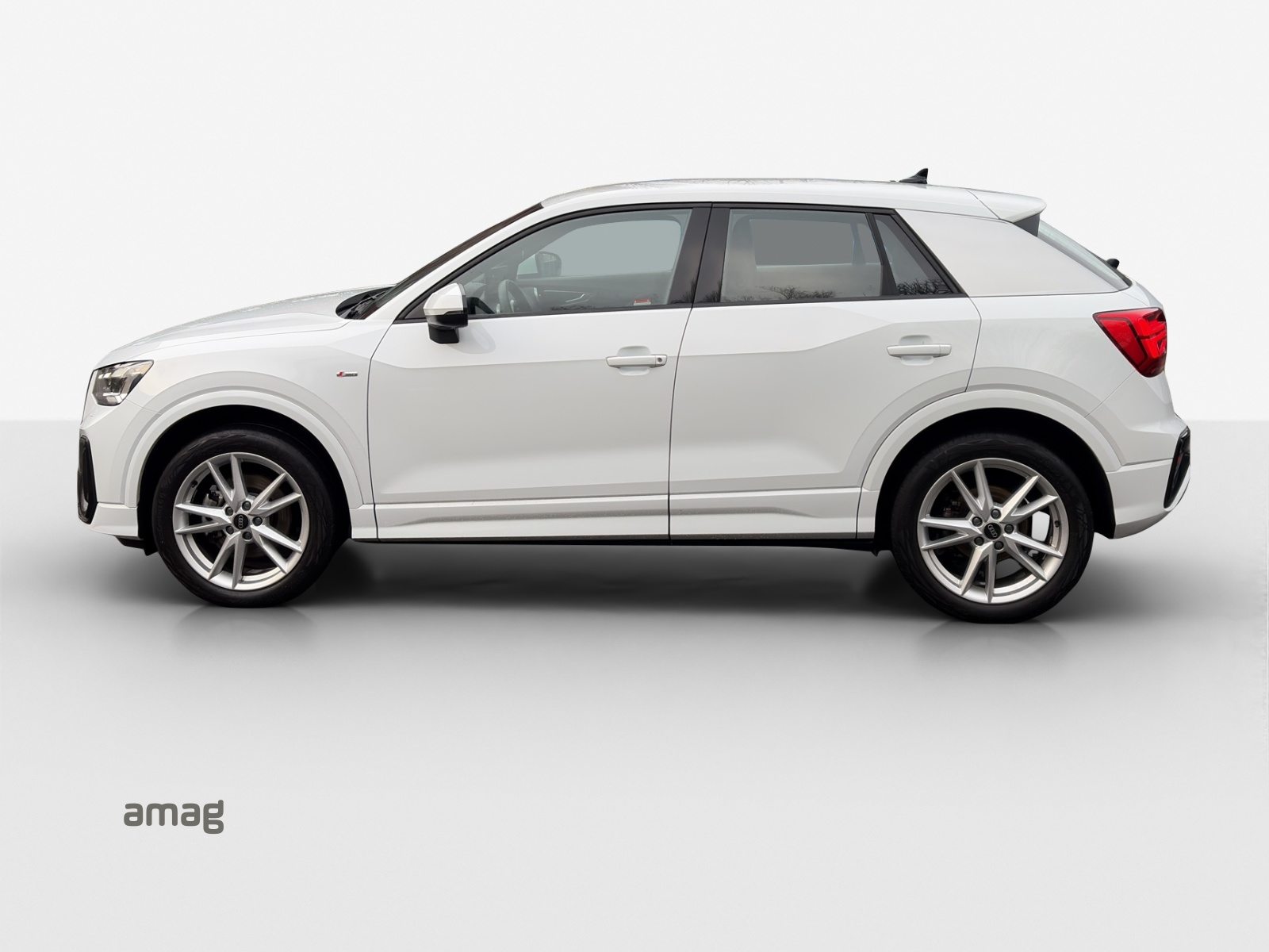 AUDI Q2 40 TFSI S line, Benzin, Occasion / Gebraucht, Automatik - 2