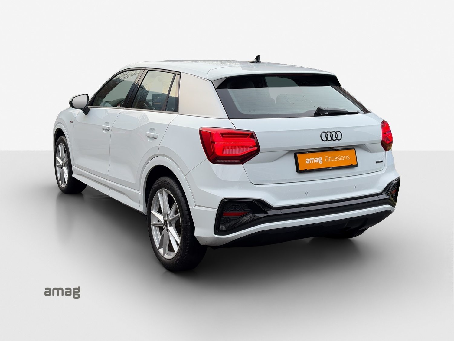 AUDI Q2 40 TFSI S line, Benzin, Occasion / Gebraucht, Automatik - 3