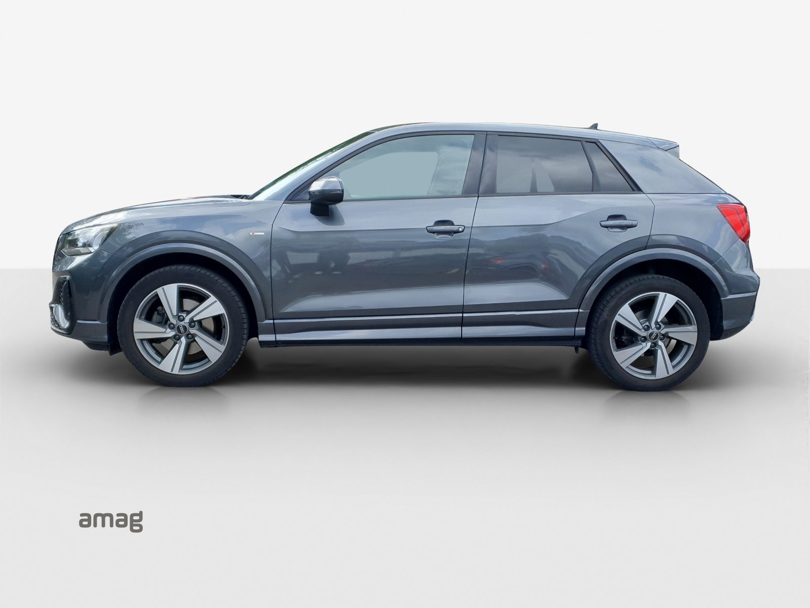 AUDI Q2 40 TFSI S line Attraction, Petrol, Second hand / Used, Automatic - 2