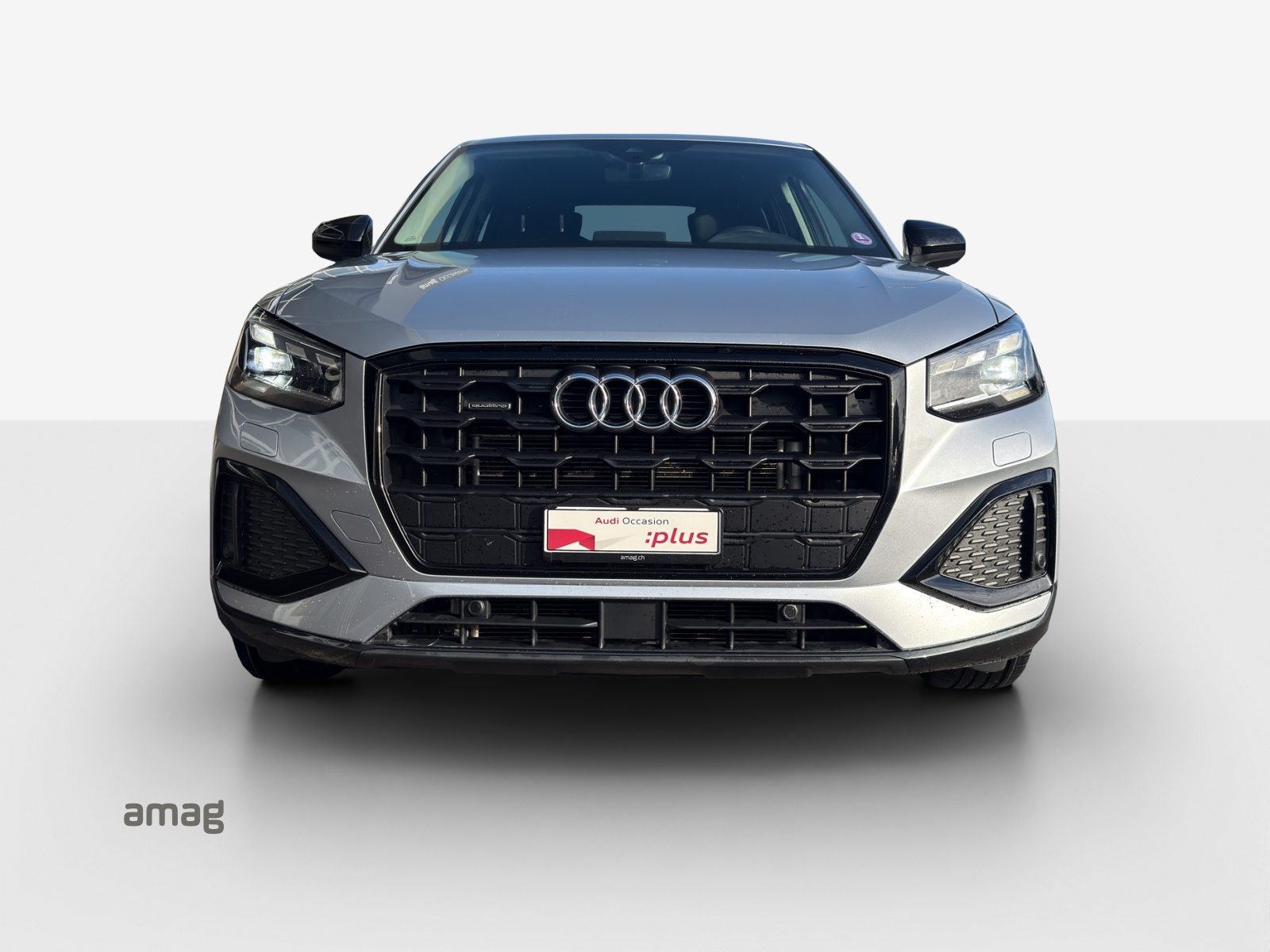 AUDI Q2 40 TFSI advanced Attraction, Benzin, Occasion / Gebraucht, Automatik - 7
