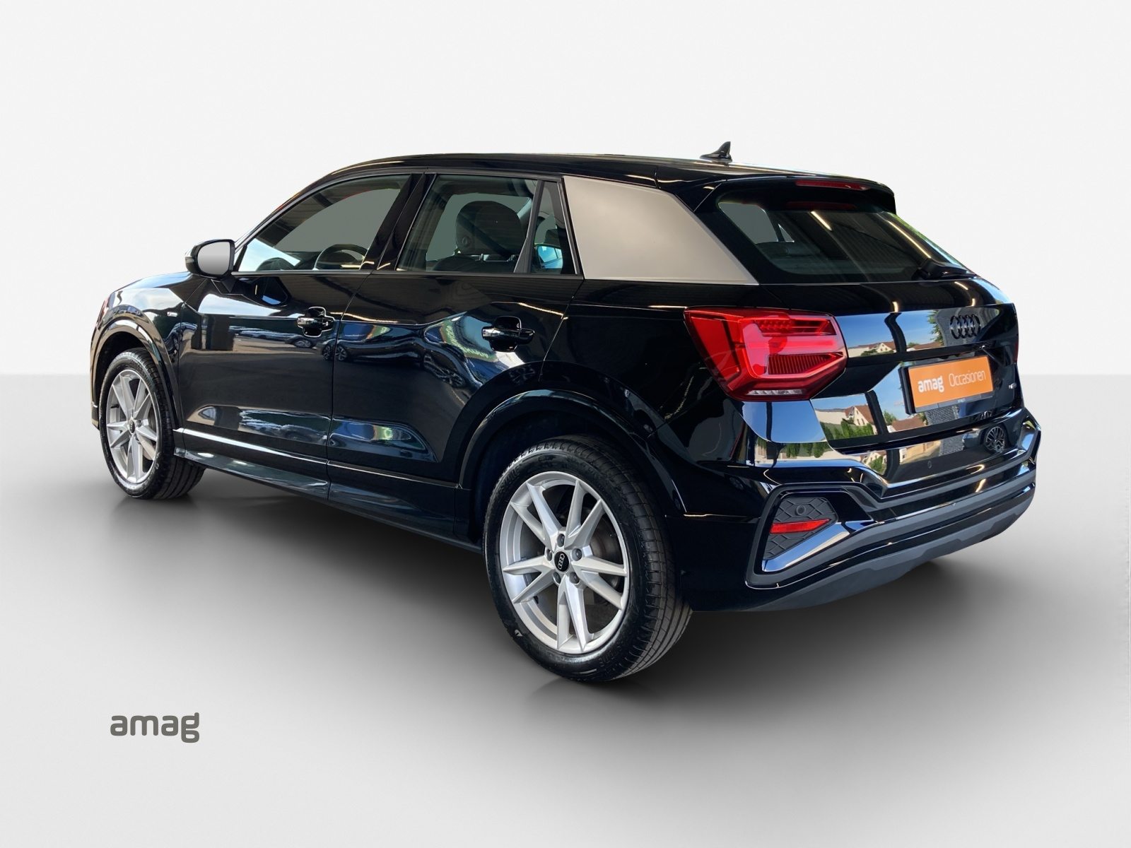 AUDI Q2 40 TFSI S line, Petrol, Second hand / Used, Automatic - 3