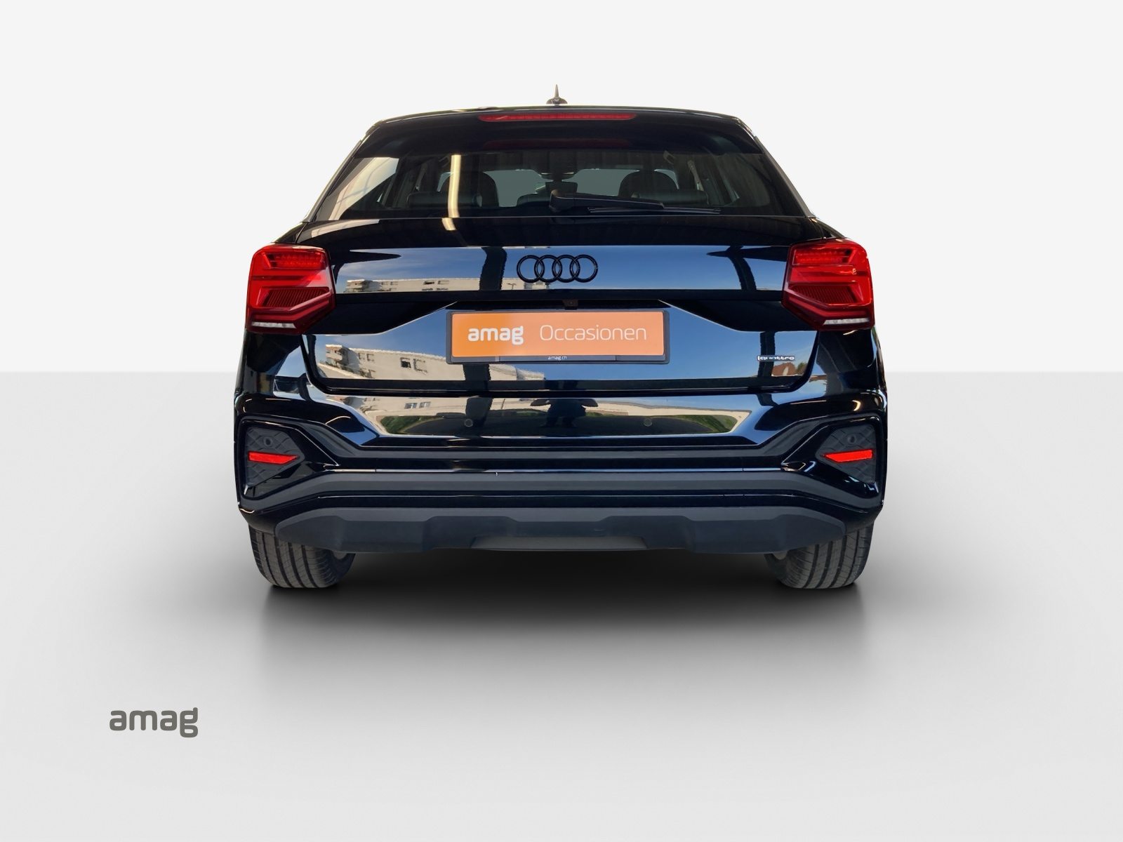 AUDI Q2 40 TFSI S line, Petrol, Second hand / Used, Automatic - 4