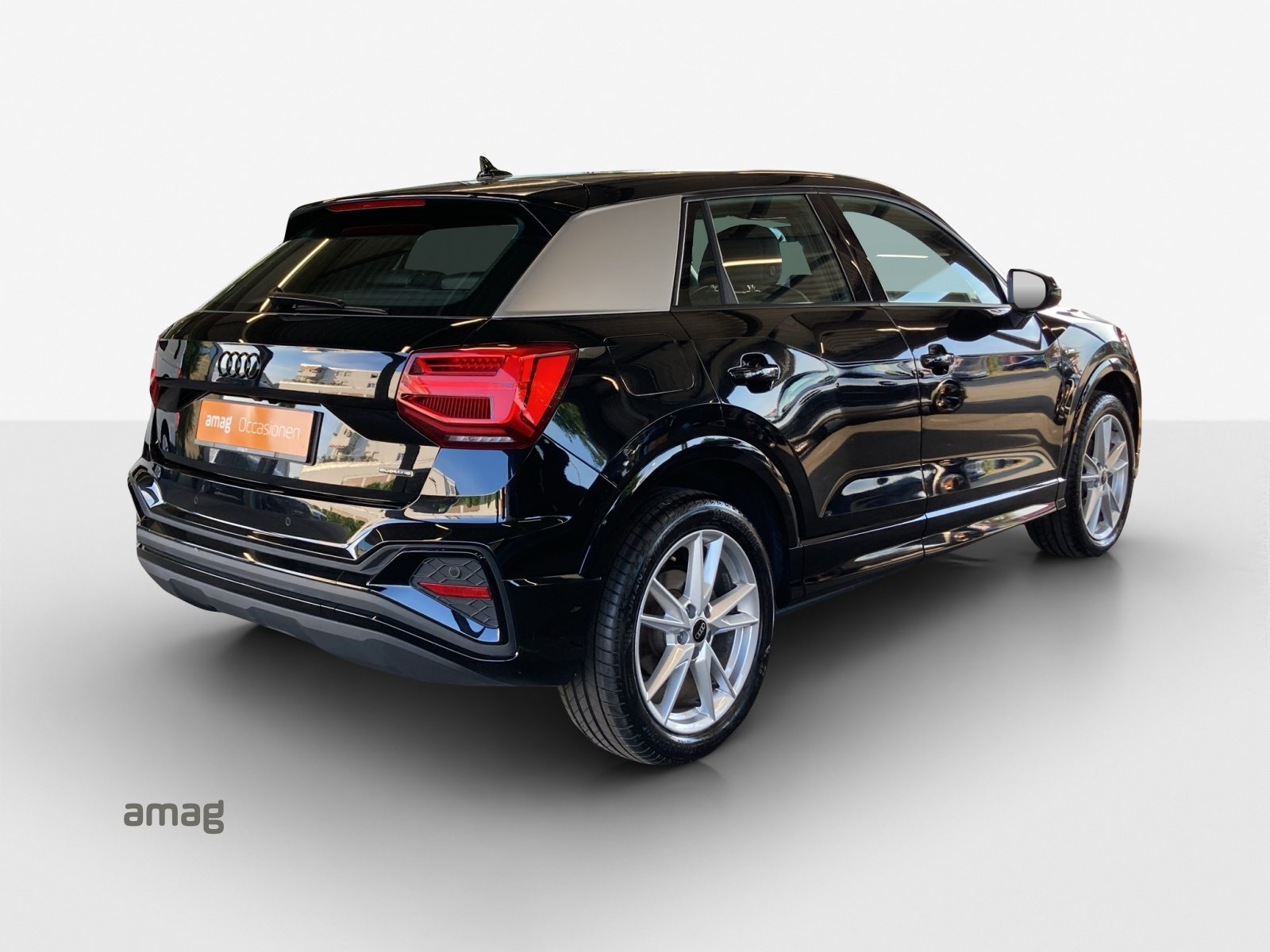 AUDI Q2 40 TFSI S line, Petrol, Second hand / Used, Automatic - 5