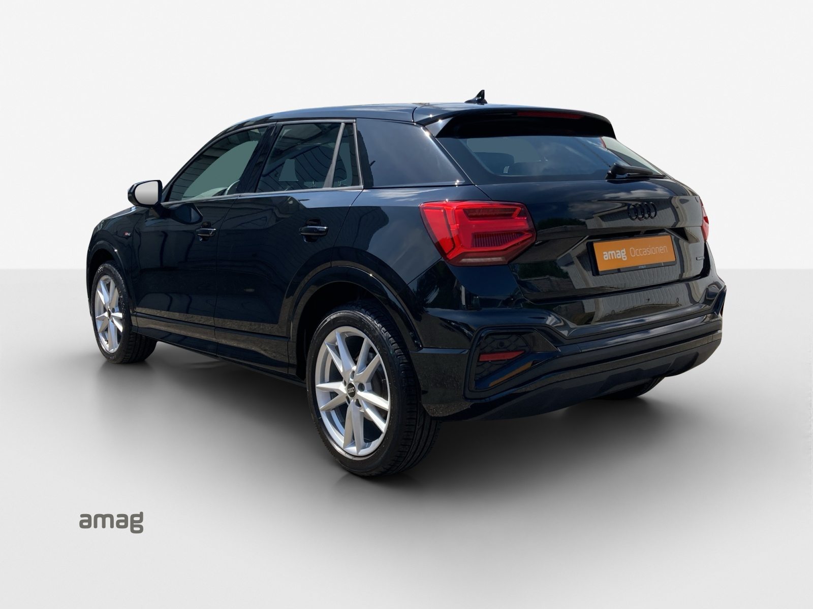AUDI Q2 40 TFSI S line, Petrol, Second hand / Used, Automatic - 3