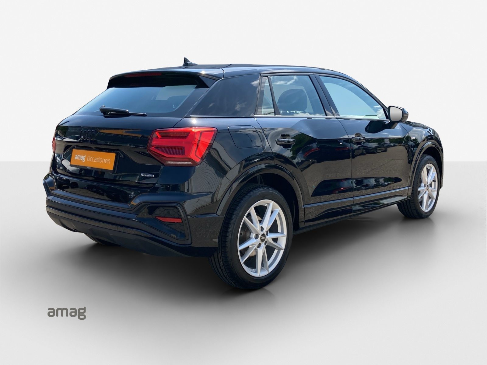 AUDI Q2 40 TFSI S line, Petrol, Second hand / Used, Automatic - 5