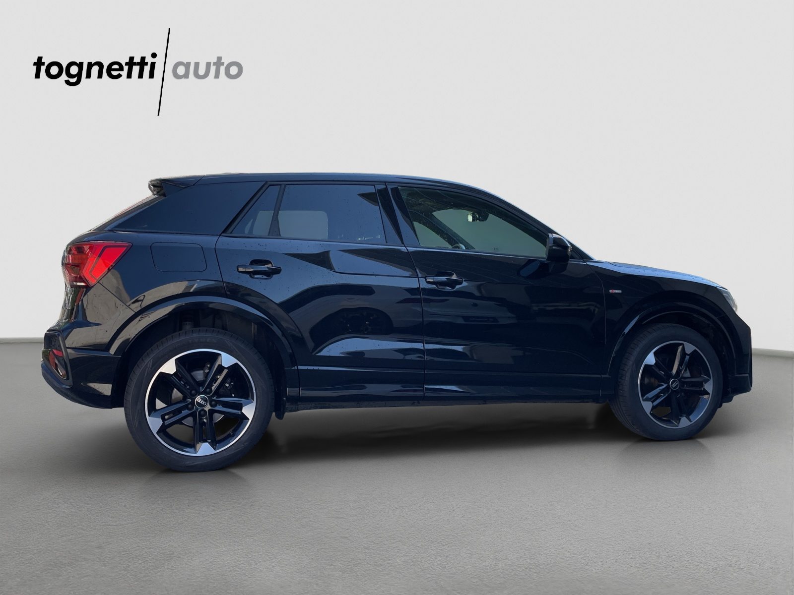 AUDI Q2 35 TFSI S line, Petrol, Second hand / Used, Automatic - 3