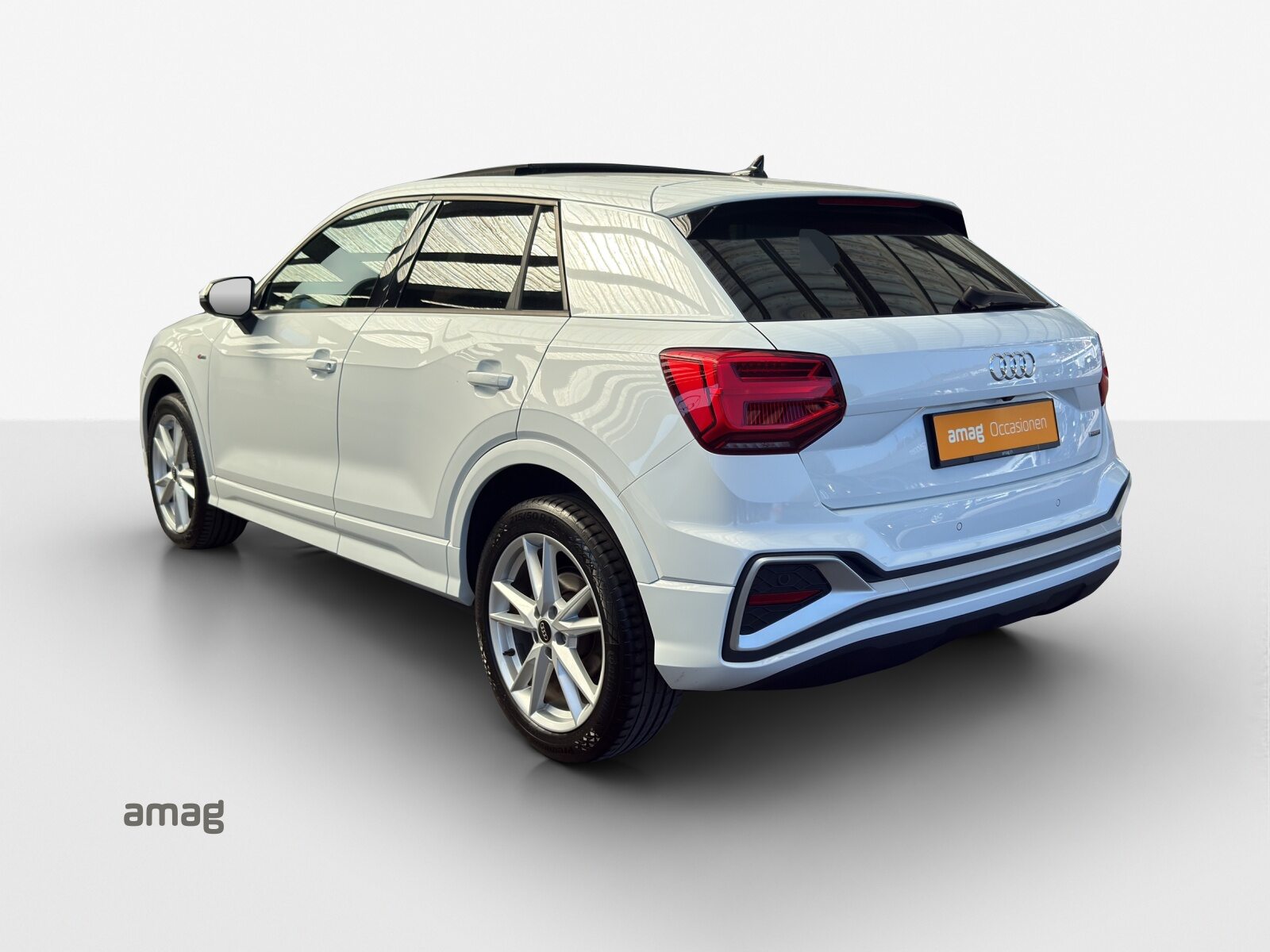 AUDI Q2 40 TFSI S line Attraction, Benzin, Occasion / Gebraucht, Automatik - 3