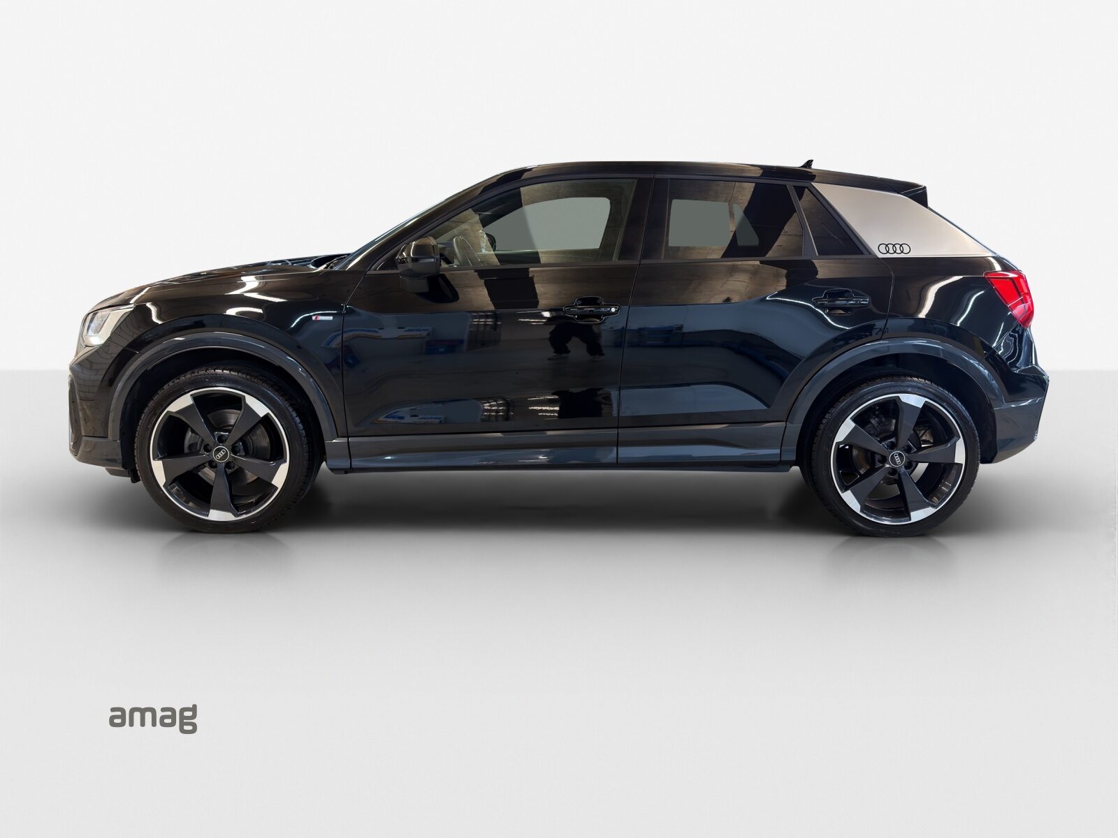 AUDI Q2 35 TFSI S line, Petrol, Second hand / Used, Automatic - 2