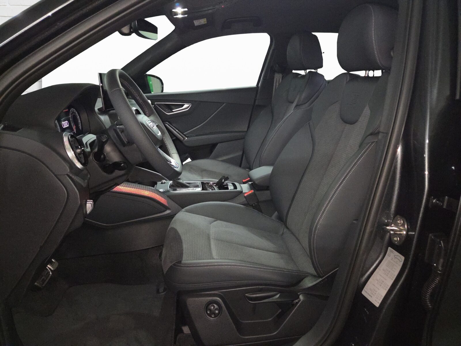 AUDI Q2 40 TFSI S line Attraction, Benzin, Occasion / Gebraucht, Automatik - 5