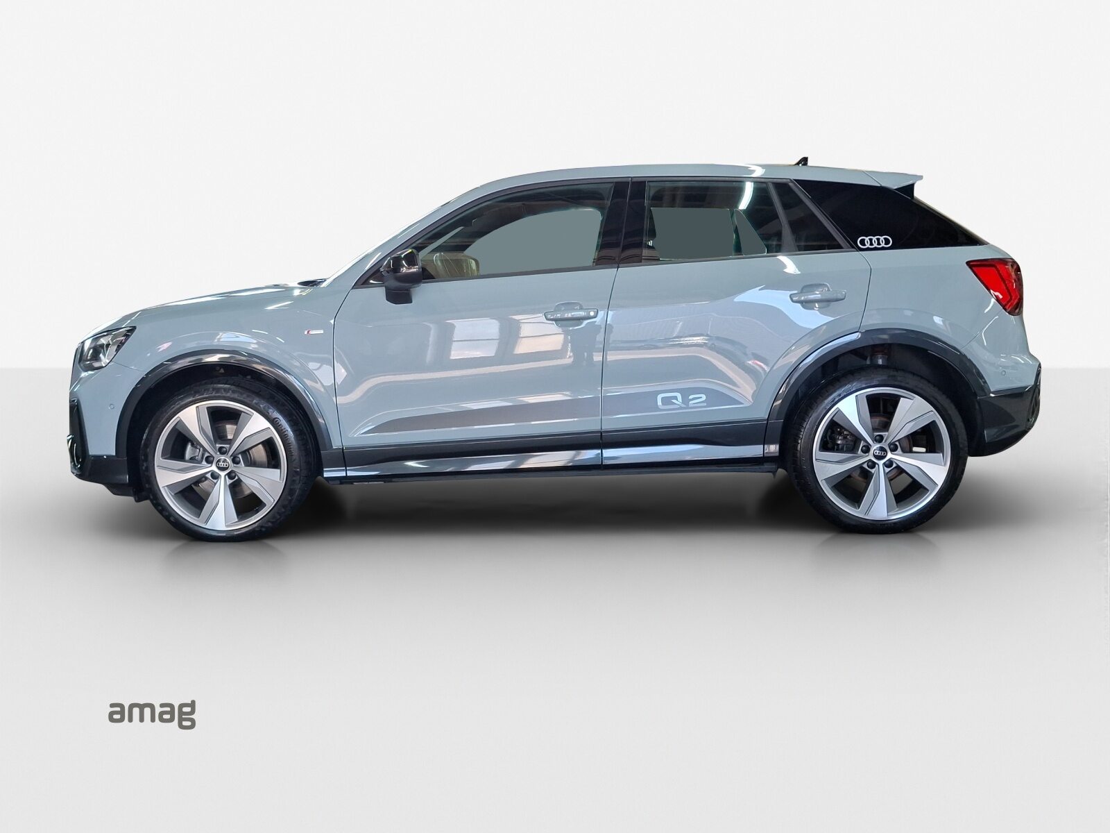 AUDI Q2 40 TFSI S line Attraction, Benzin, Occasion / Gebraucht, Automatik - 2