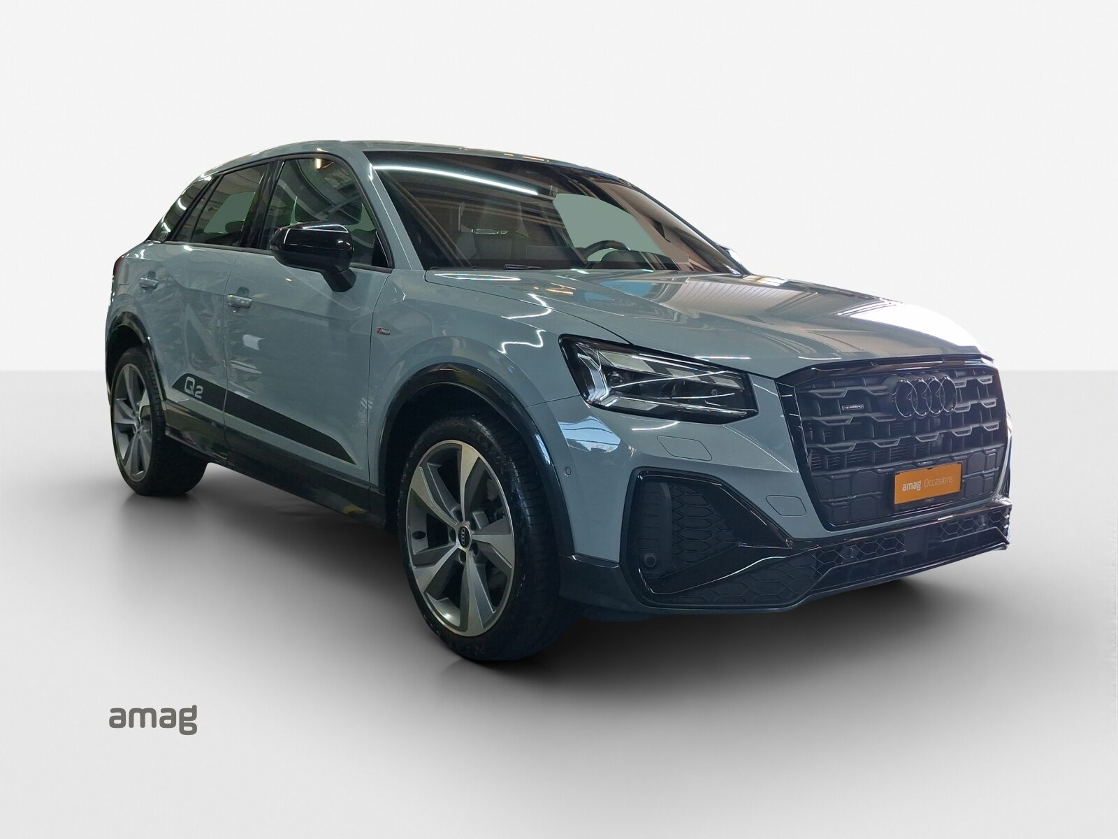 AUDI Q2 40 TFSI S line Attraction, Benzin, Occasion / Gebraucht, Automatik - 6