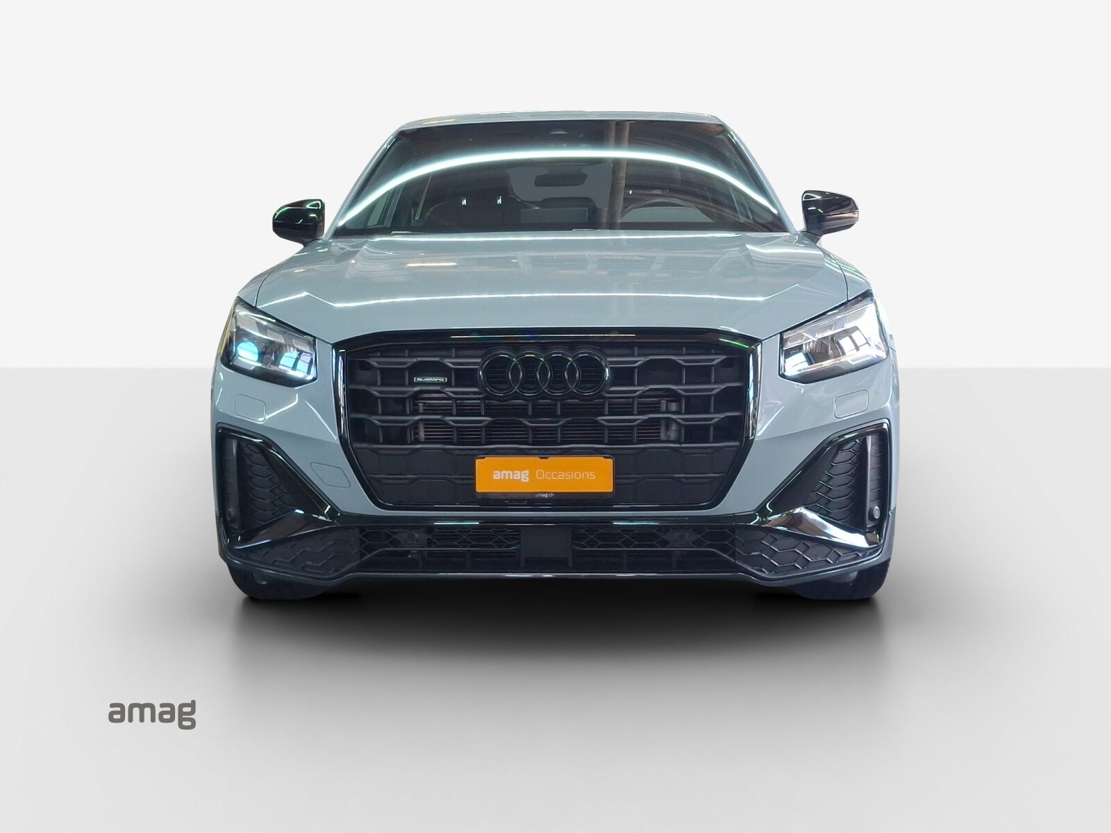 AUDI Q2 40 TFSI S line Attraction, Benzin, Occasion / Gebraucht, Automatik - 7