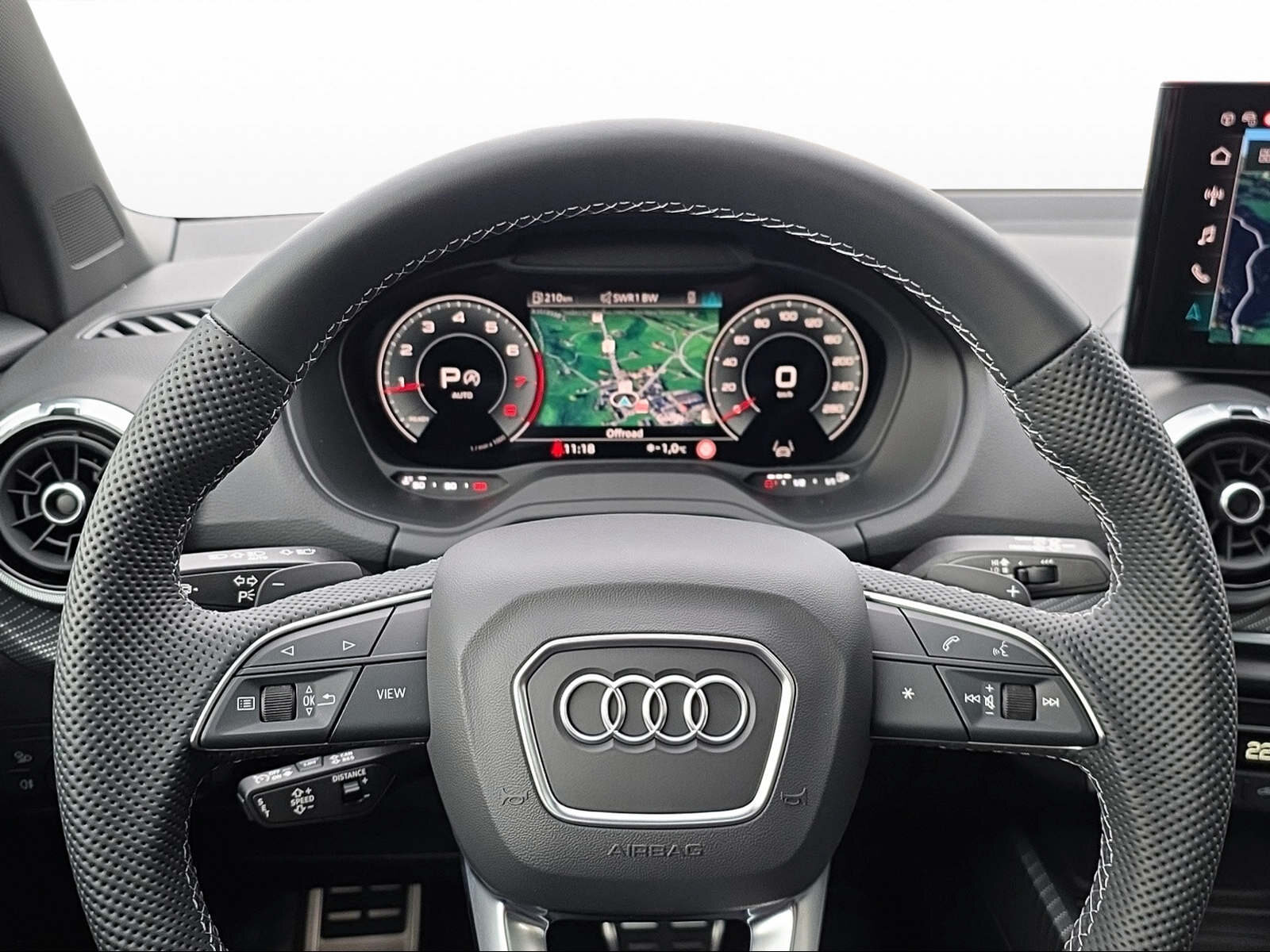AUDI Q2 40 TFSI S line Attraction, Petrol, Second hand / Used, Automatic - 5