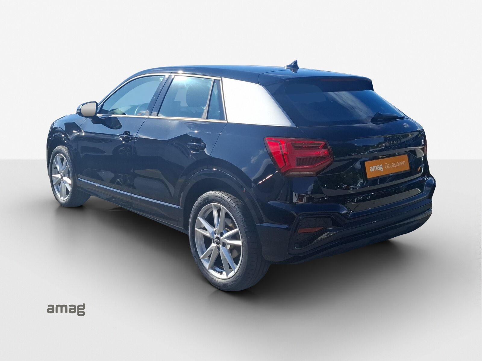 AUDI Q2 40 TFSI S line, Benzin, Occasion / Gebraucht, Automatik - 3