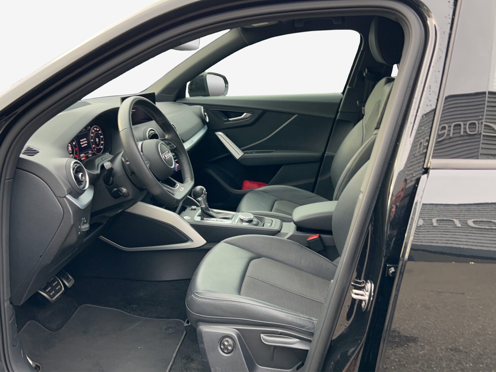 AUDI Q2 35 TFSI sport Attraction, Petrol, Second hand / Used, Automatic - 7