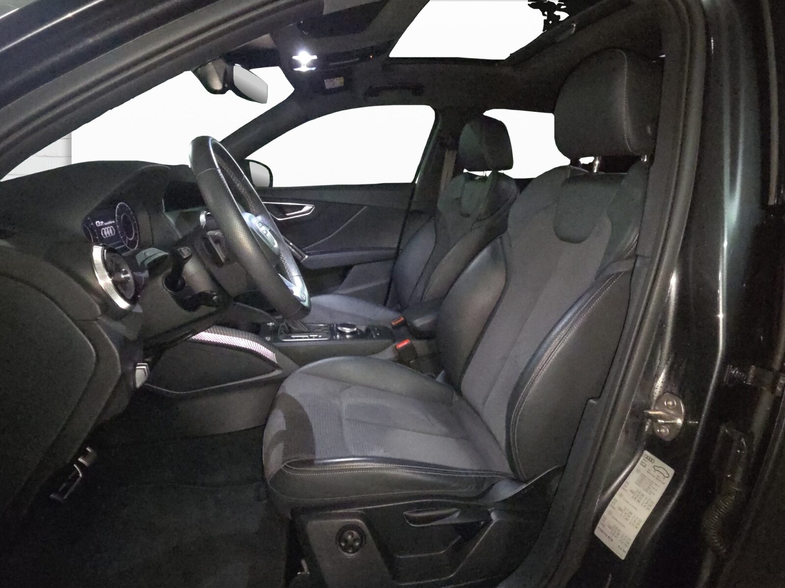 AUDI Q2 40 TFSI S line, Benzin, Occasion / Gebraucht, Automatik - 5