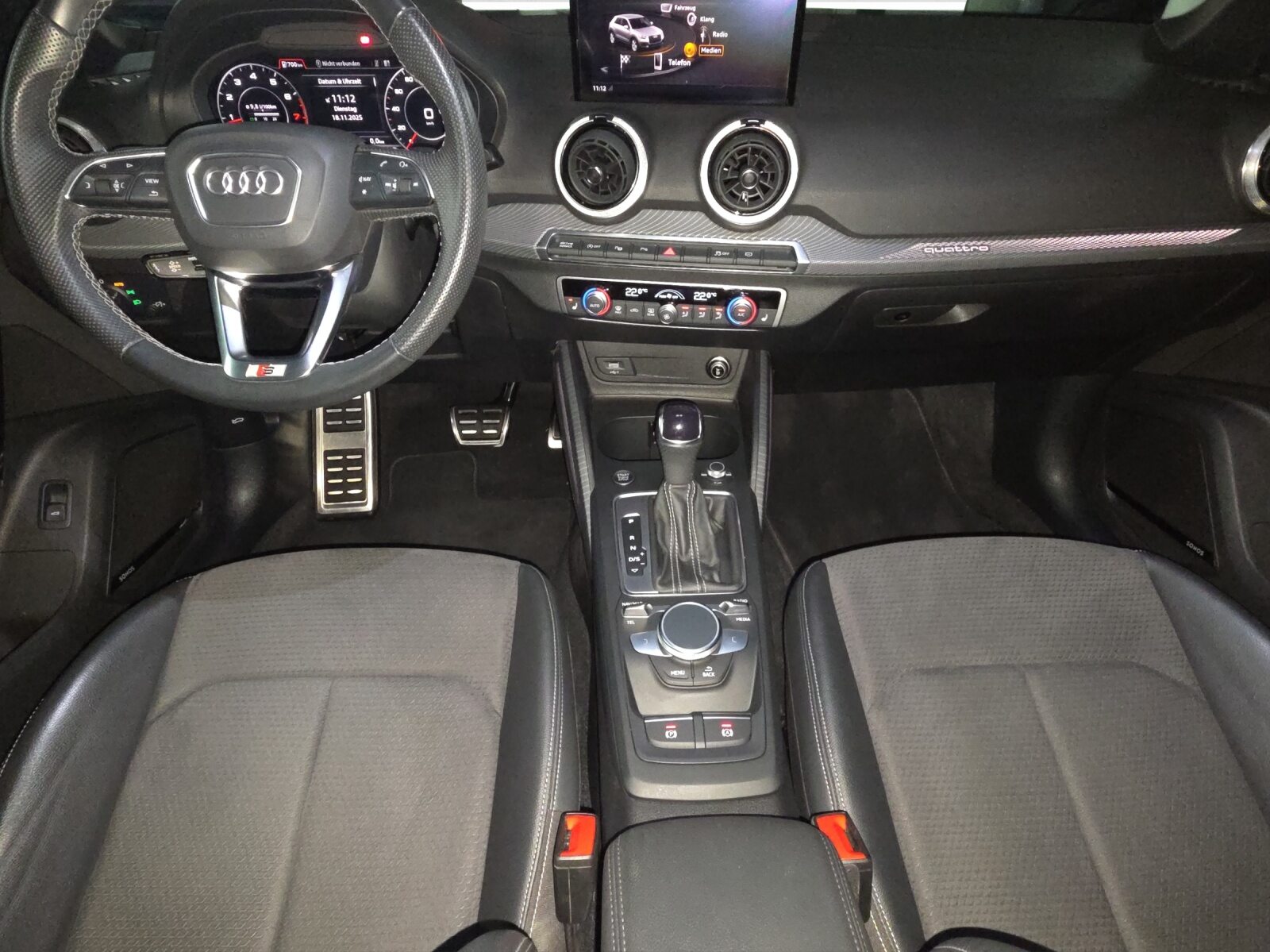 AUDI Q2 40 TFSI S line, Benzin, Occasion / Gebraucht, Automatik - 6