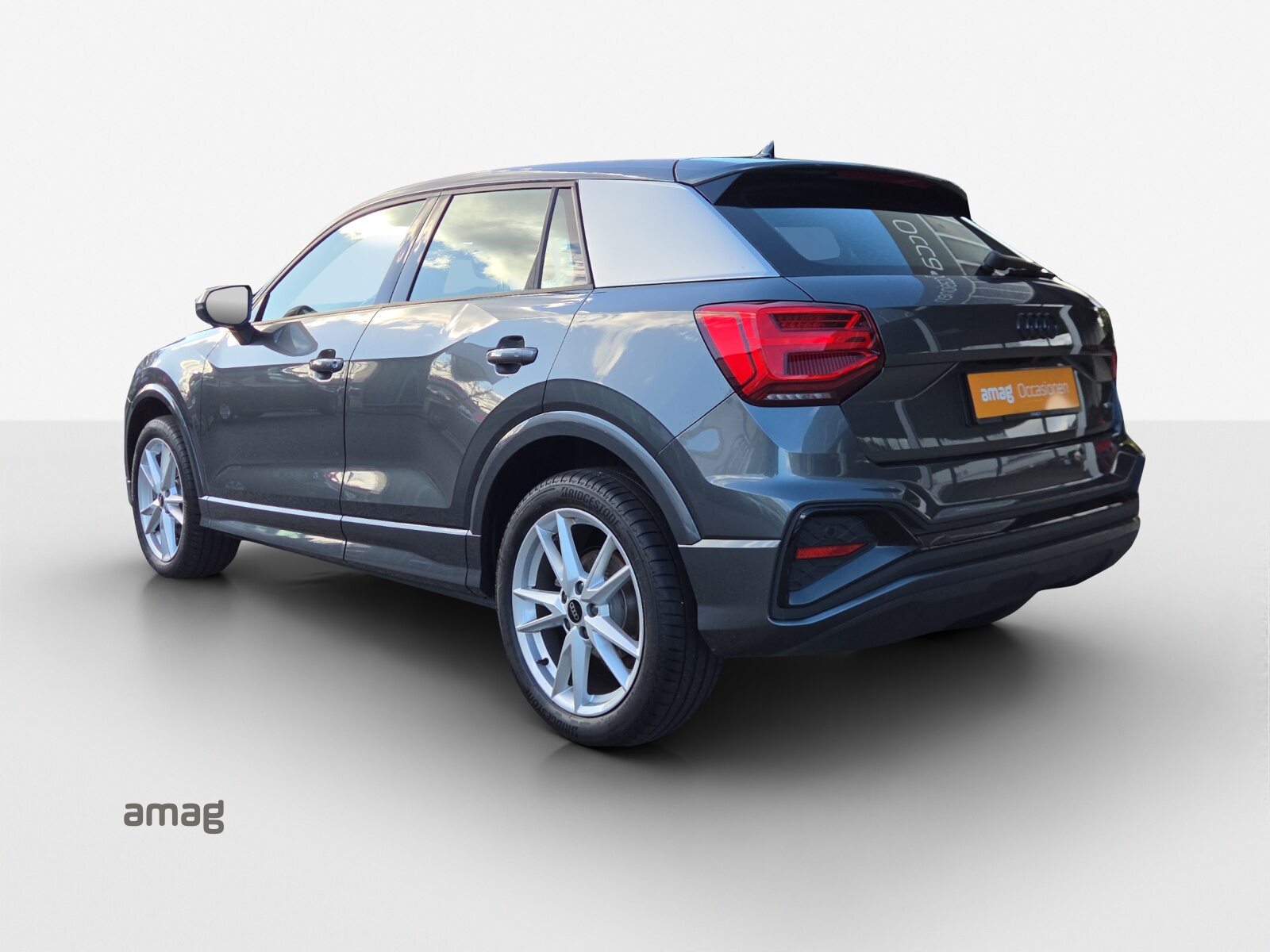 AUDI Q2 40 TFSI S line, Benzin, Occasion / Gebraucht, Automatik - 3