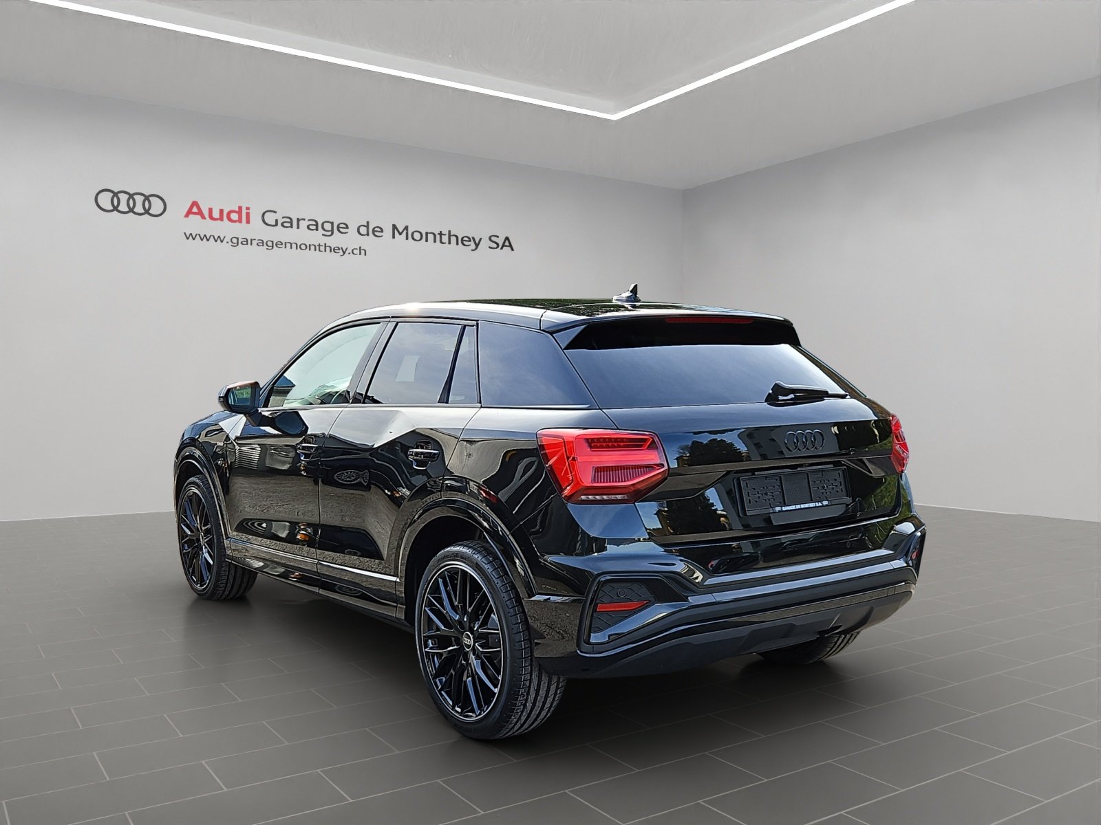AUDI Q2 35 TFSI S line S-tronic, Petrol, Ex-demonstrator, Automatic - 2