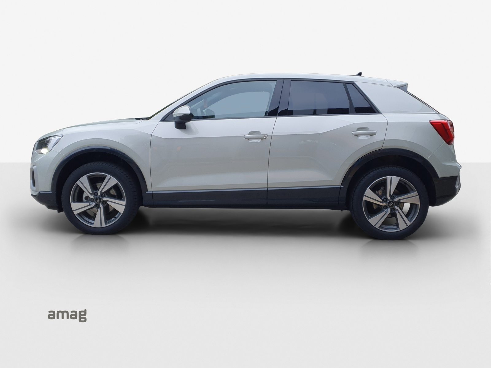 AUDI Q2 35 TFSI advanced, Petrol, Automatic - 2