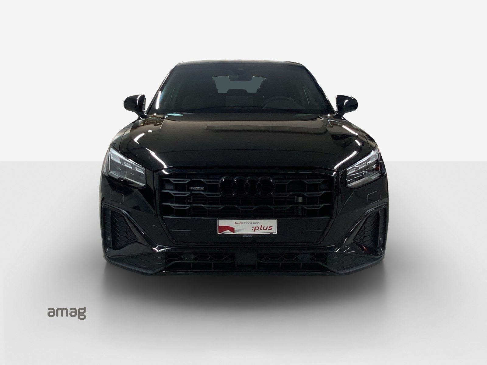 AUDI Q2 40 TFSI S line Attraction, Benzin, Occasion / Gebraucht, Automat - 7