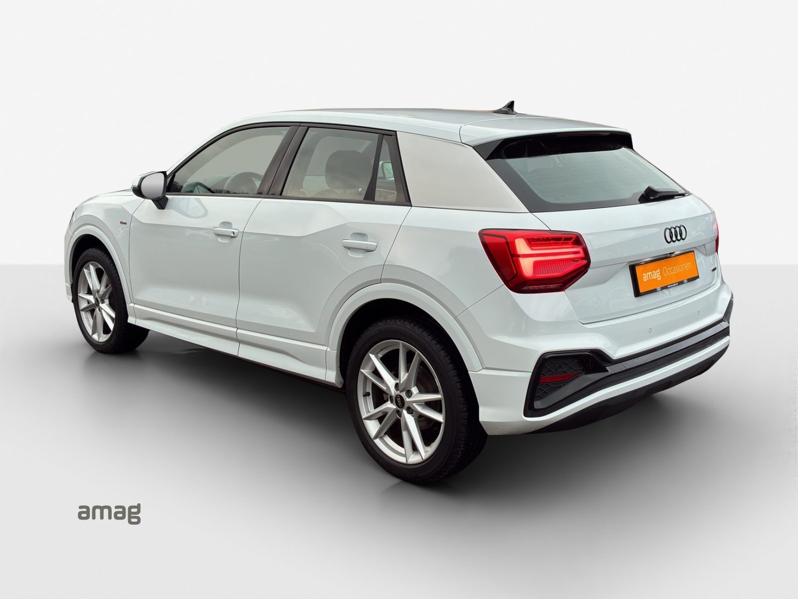 AUDI Q2 40 TFSI S line, Benzin, Occasion / Gebraucht, Automat - 3