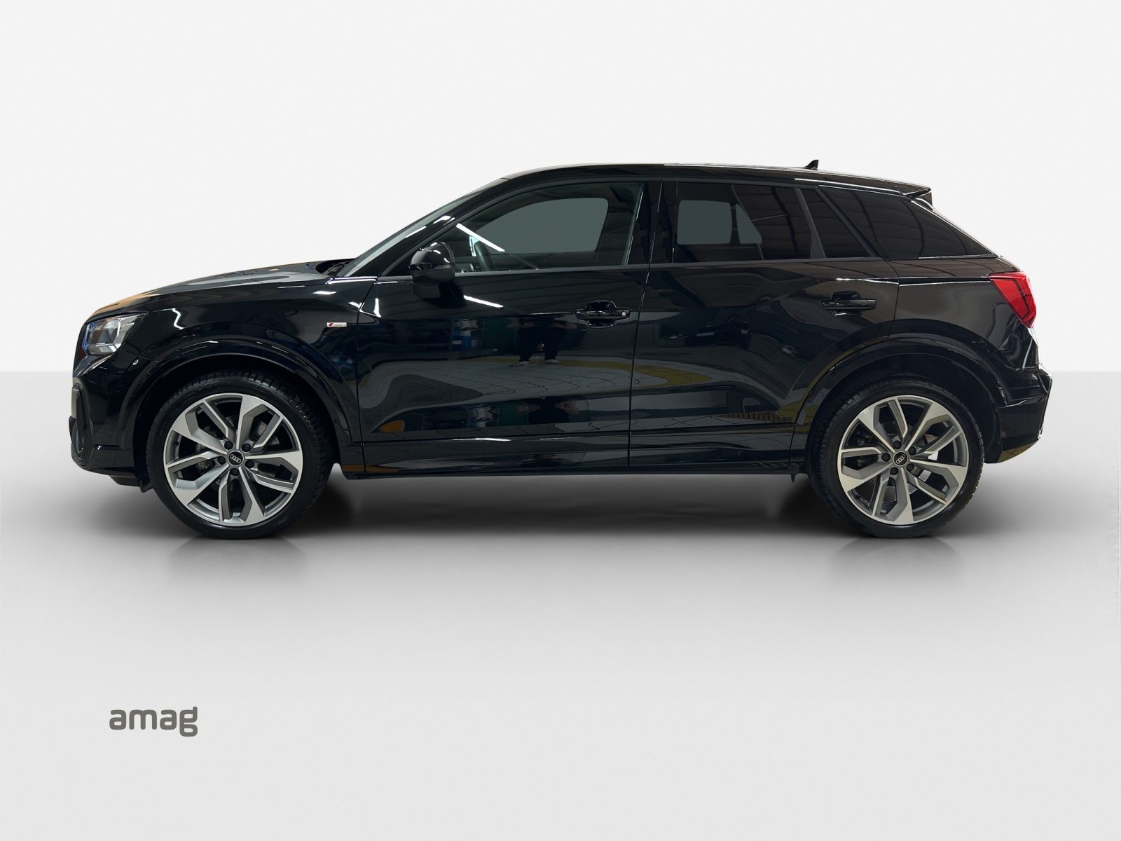 AUDI Q2 40 TFSI S line Attraction, Benzin, Occasion / Gebraucht, Automat - 2