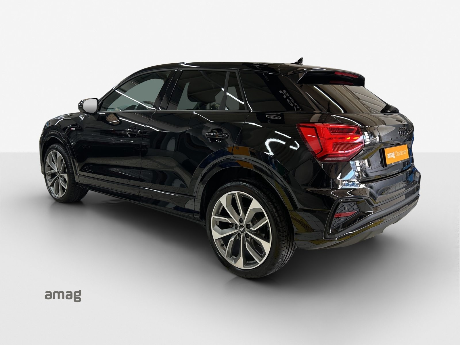 AUDI Q2 40 TFSI S line Attraction, Benzin, Occasion / Gebraucht, Automat - 3