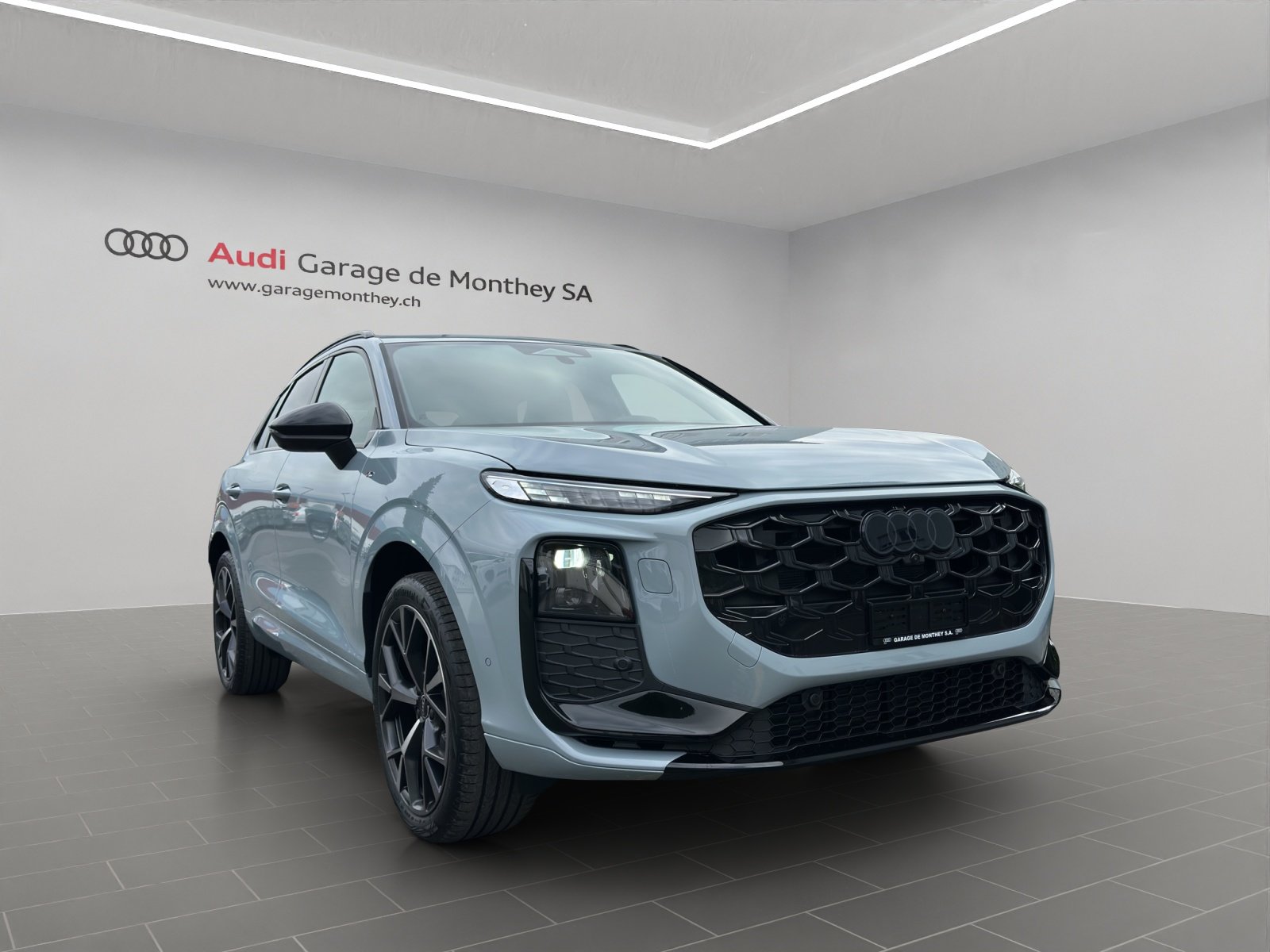 AUDI Q3 SUV TFSI quattro 195 kW S tronic, Benzin, Neuwagen, Automatik - 3