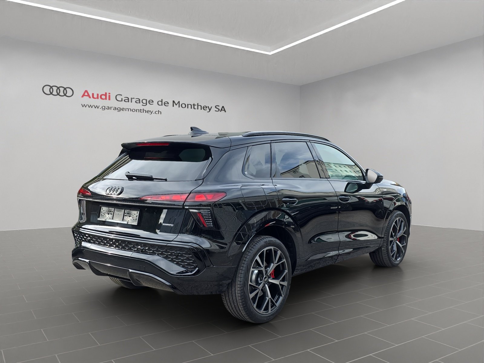 AUDI Q3 SUV TFSI quattro 195 kW S tronic, Petrol, New car, Automatic - 4