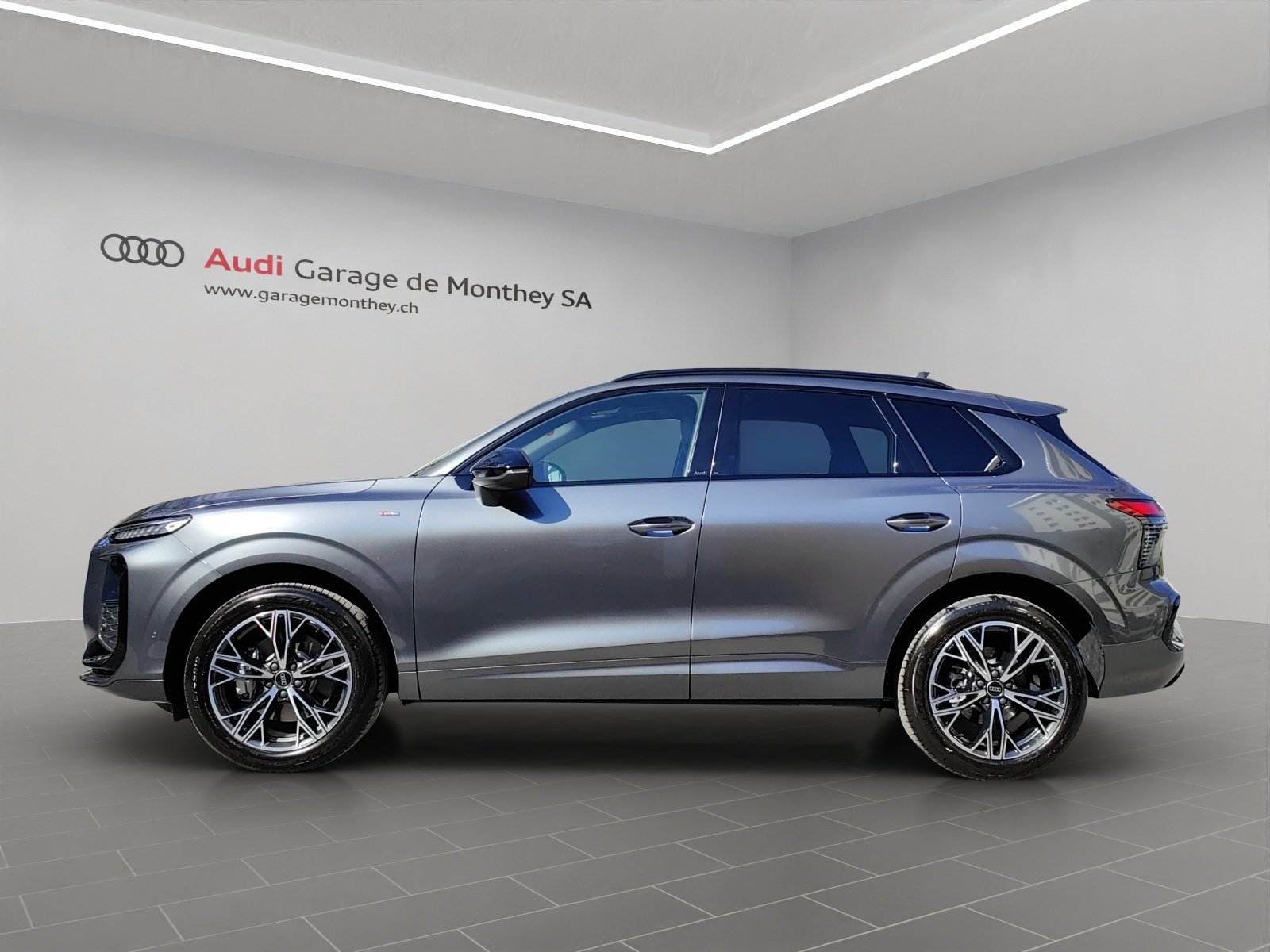 AUDI Q3 SUV TFSI quattro 150 kW S tronic, Benzin, Neuwagen, Automatik - 2