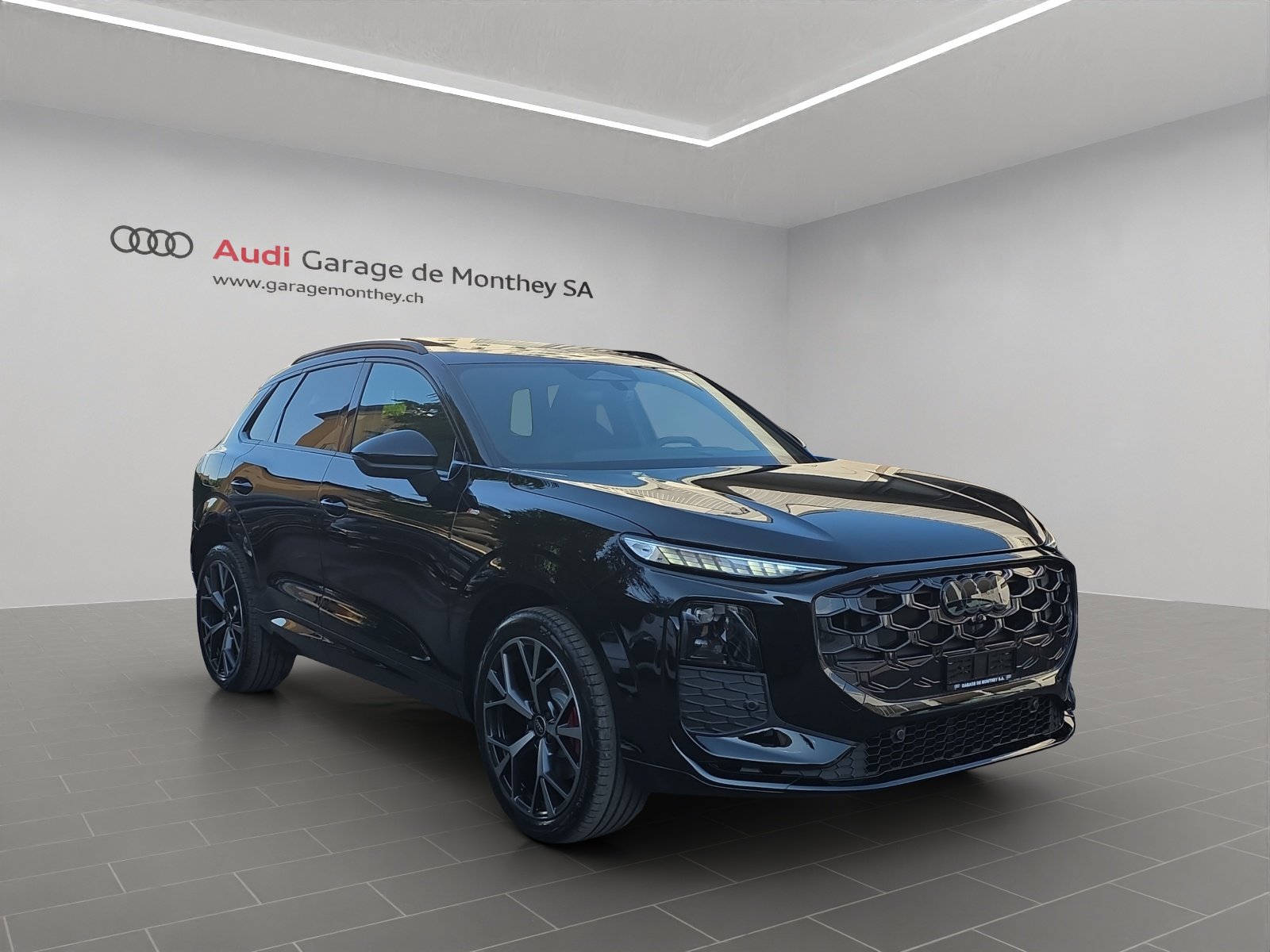 AUDI Q3 SUV TFSI quattro 195 kW S tronic, Petrol, New car, Automatic - 2