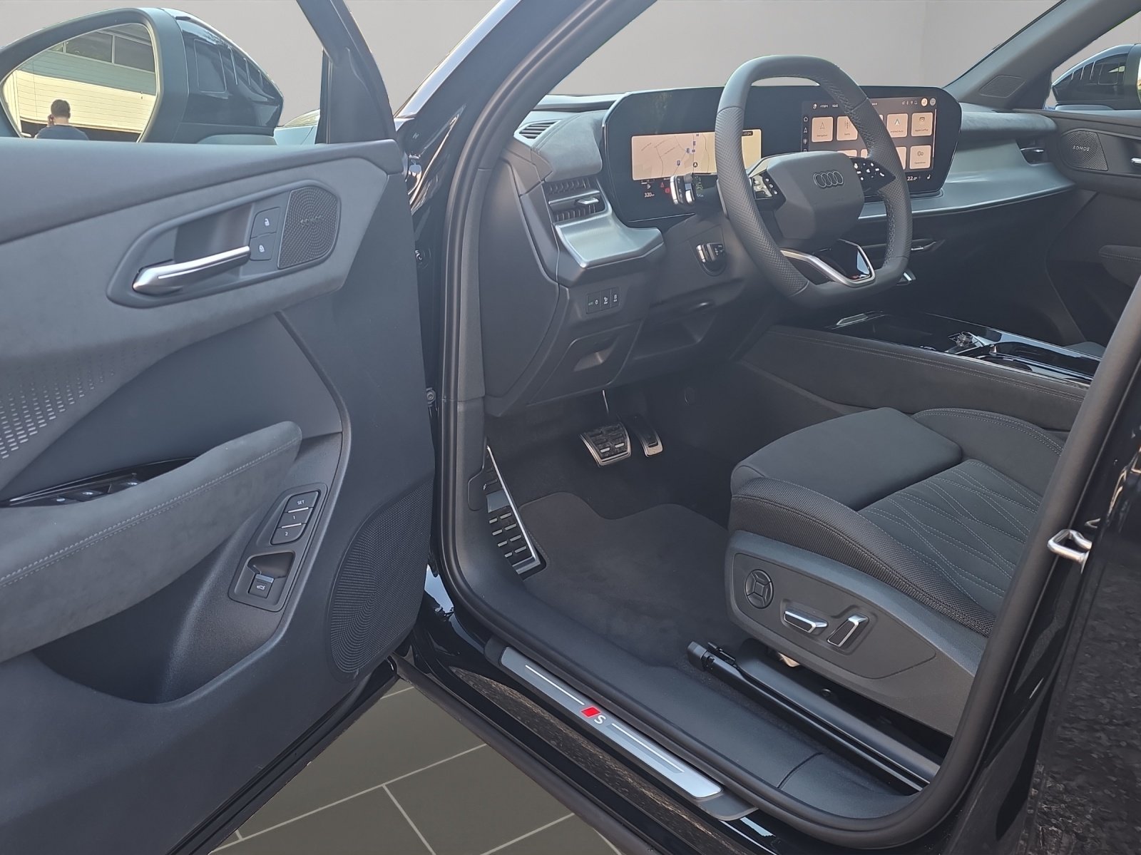 AUDI Q3 SUV TFSI quattro 195 kW S tronic, Petrol, New car, Automatic - 5