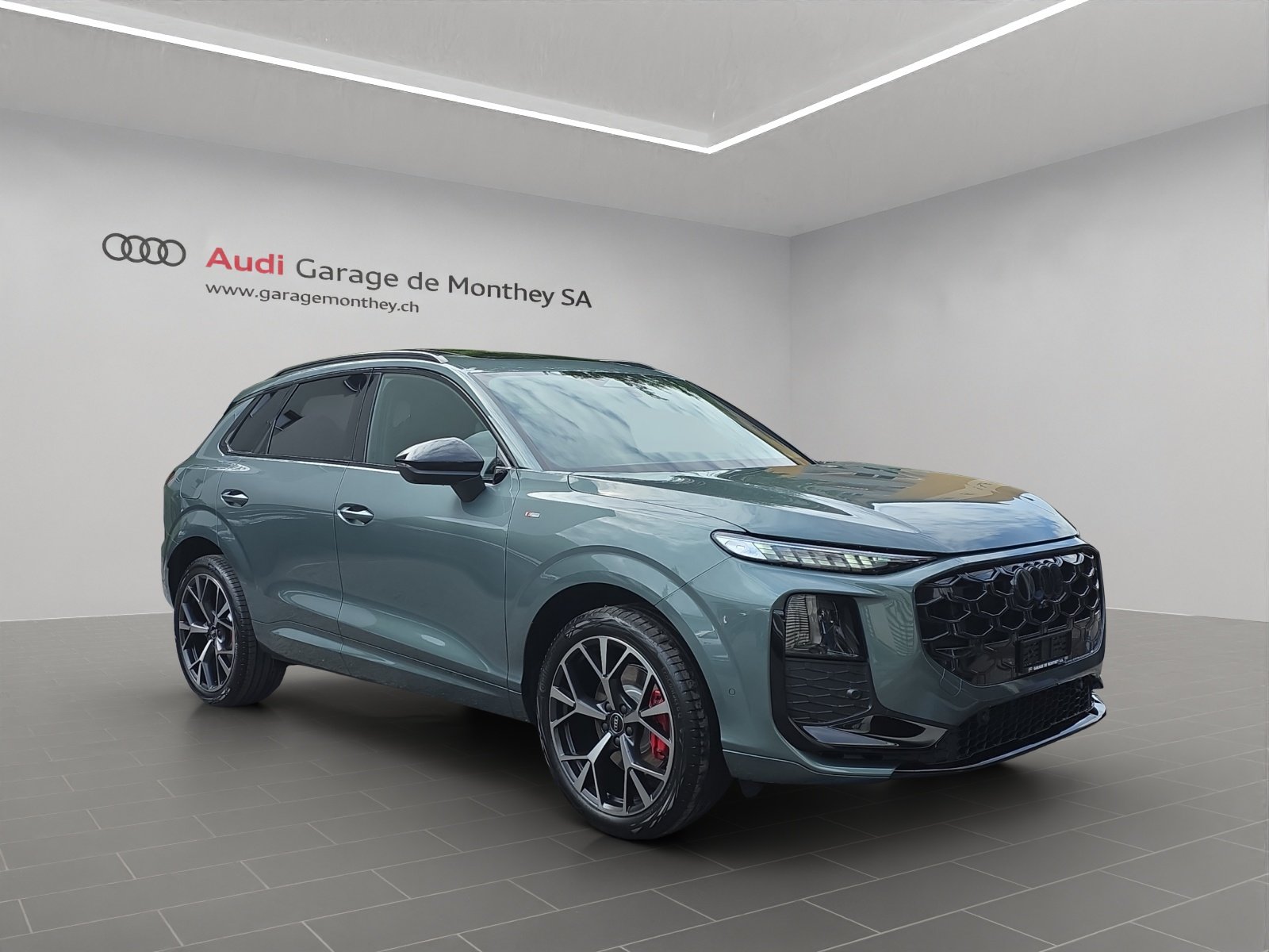 AUDI Q3 SUV TFSI quattro 195 kW S tronic, Essence, Voiture nouvelle, Automatique - 2