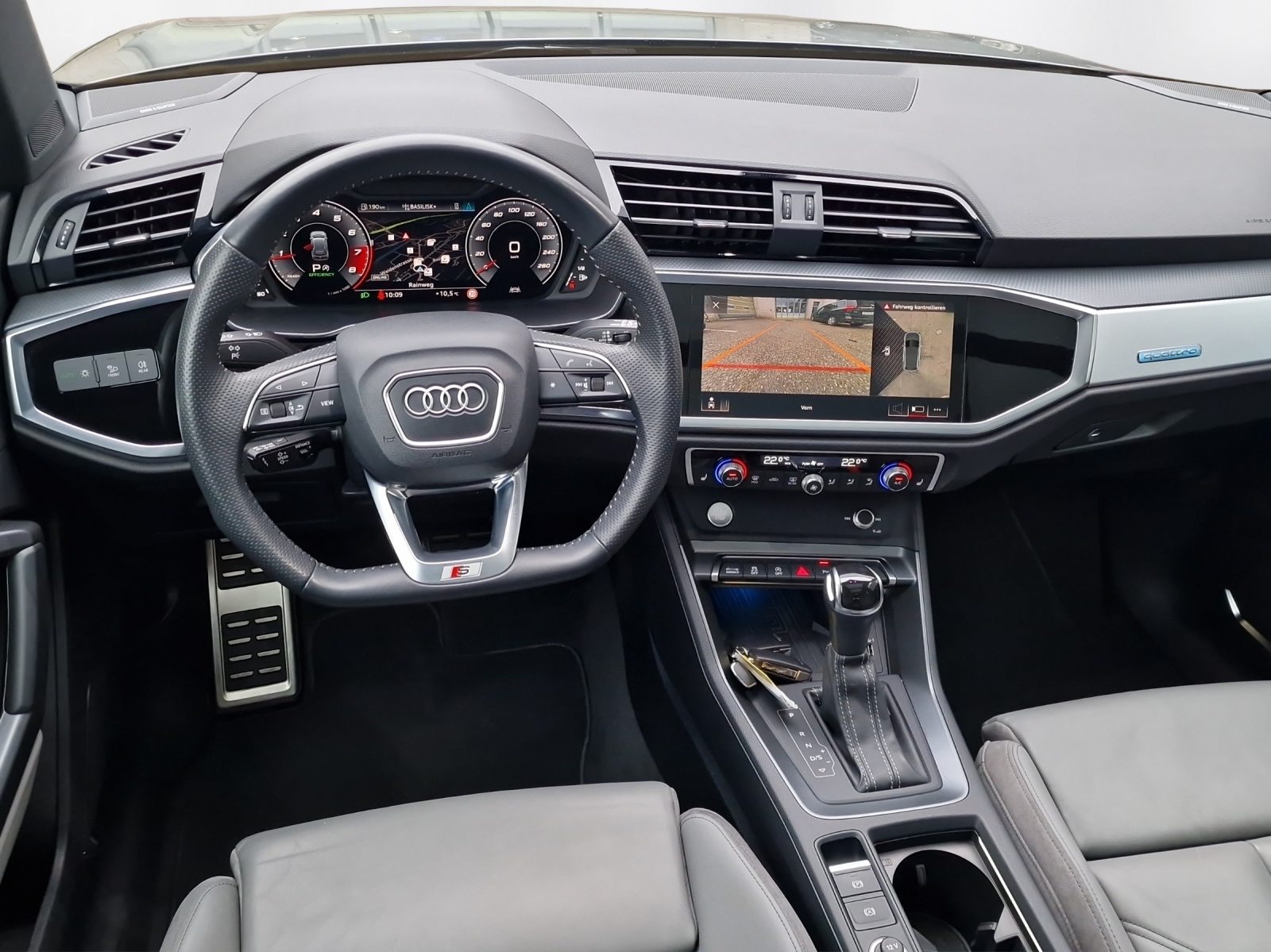 AUDI Q3 40 TFSI advanced qua., Petrol, Second hand / Used, Automatic - 6
