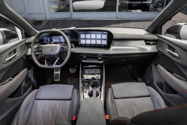 AUDI Q3 SUV 110 kW TFSI, Essence, Occasion / Utilisé, Automatique - 7