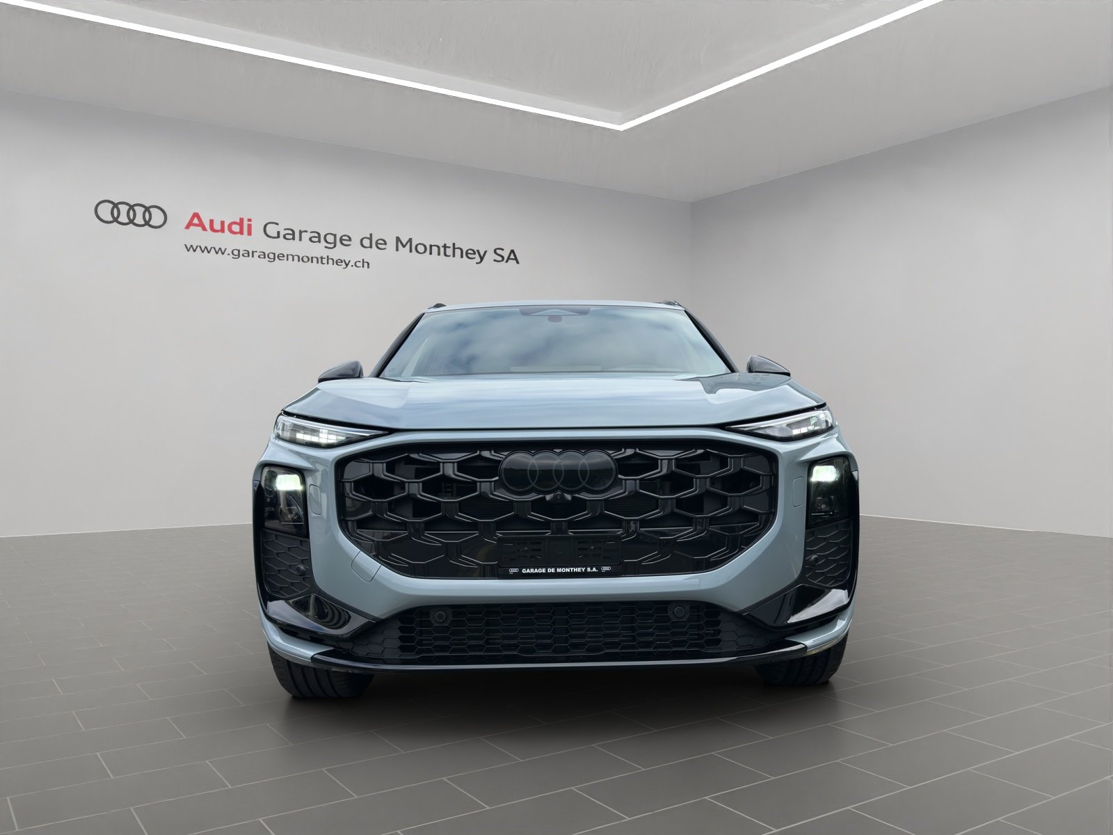 AUDI Q3 SUV TFSI quattro 195 kW S tronic, Benzina, Auto dimostrativa, Automatico - 2