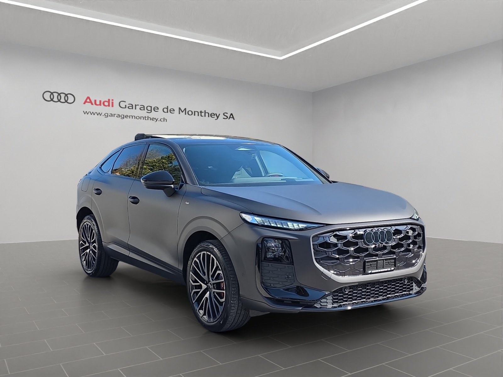 AUDI Q3 Sportback TFSI quattro 195 kW S tronic, Benzin, Neuwagen, Automatik - 2