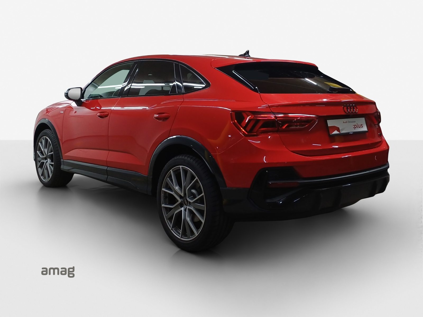AUDI Q3 SB 40 TFSI S line qu, Benzin, Occasion / Gebraucht, Automatik - 3