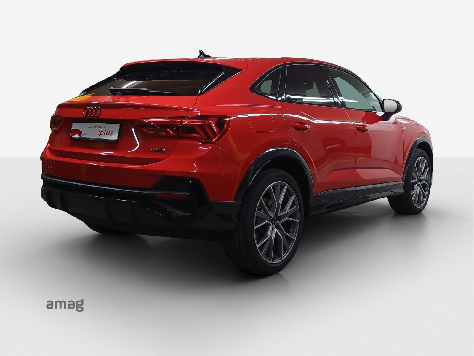 AUDI Q3 SB 40 TFSI S line qu, Benzin, Occasion / Gebraucht, Automatik - 5