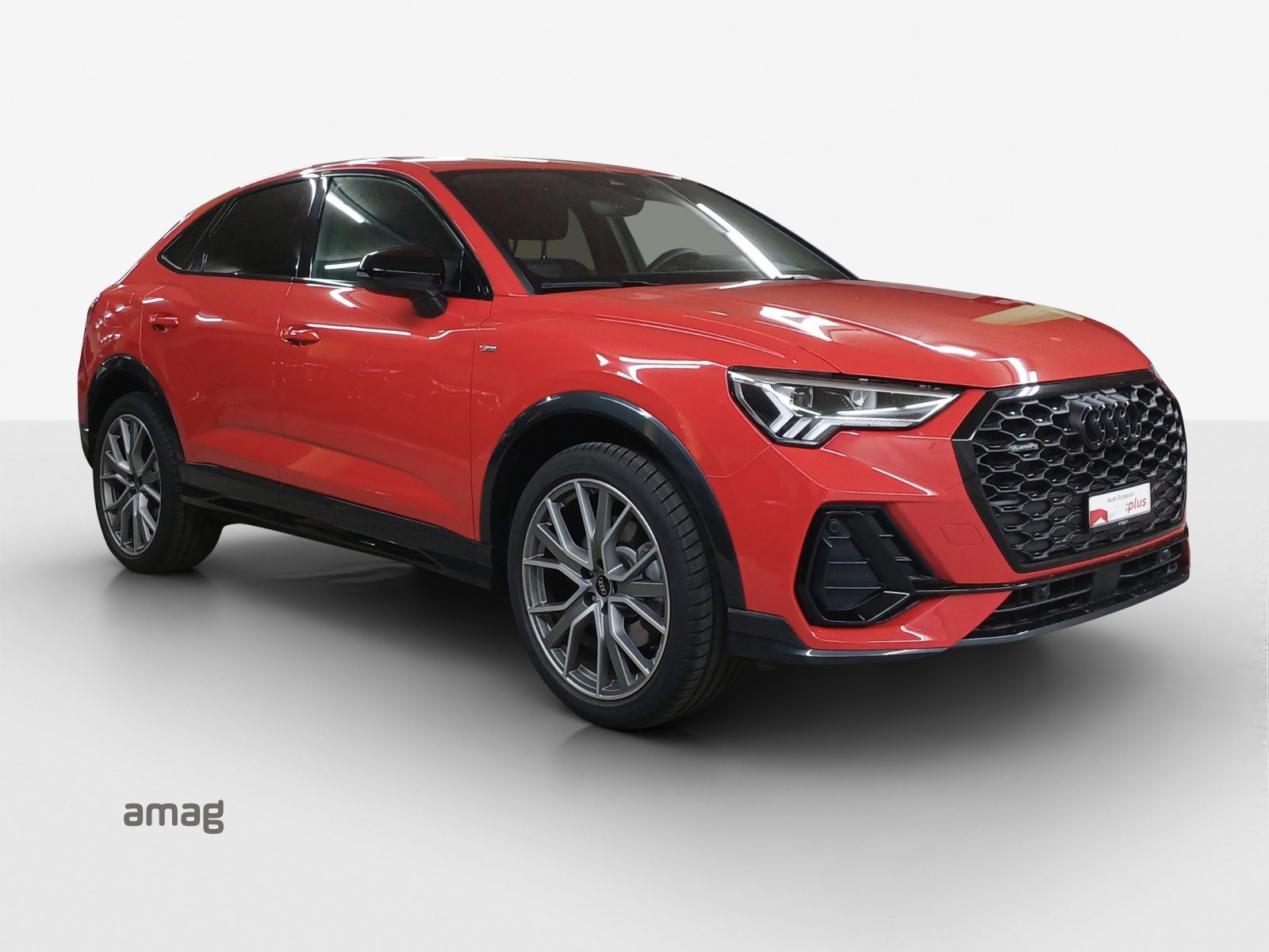 AUDI Q3 SB 40 TFSI S line qu, Benzin, Occasion / Gebraucht, Automatik - 6