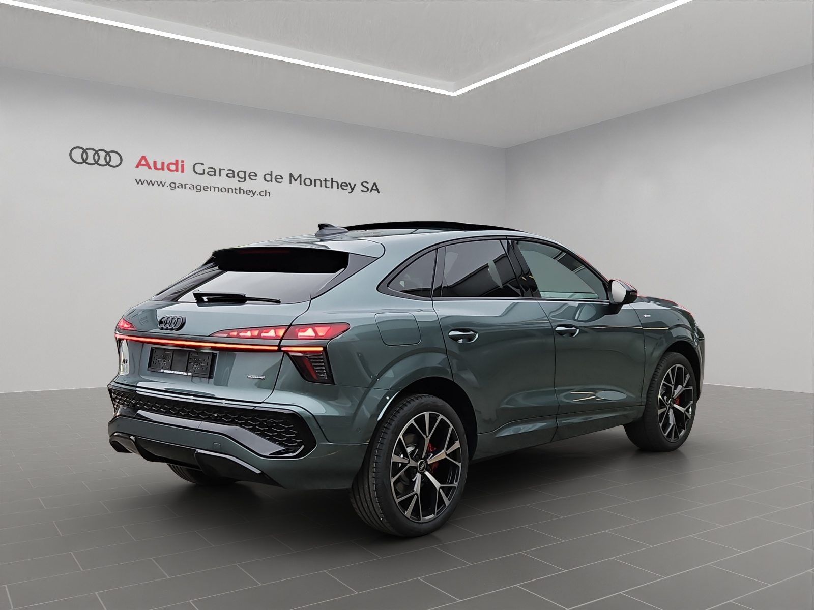 AUDI Q3 SB TFSI 195 kW, Benzina, Auto nuove, Automatico - 4