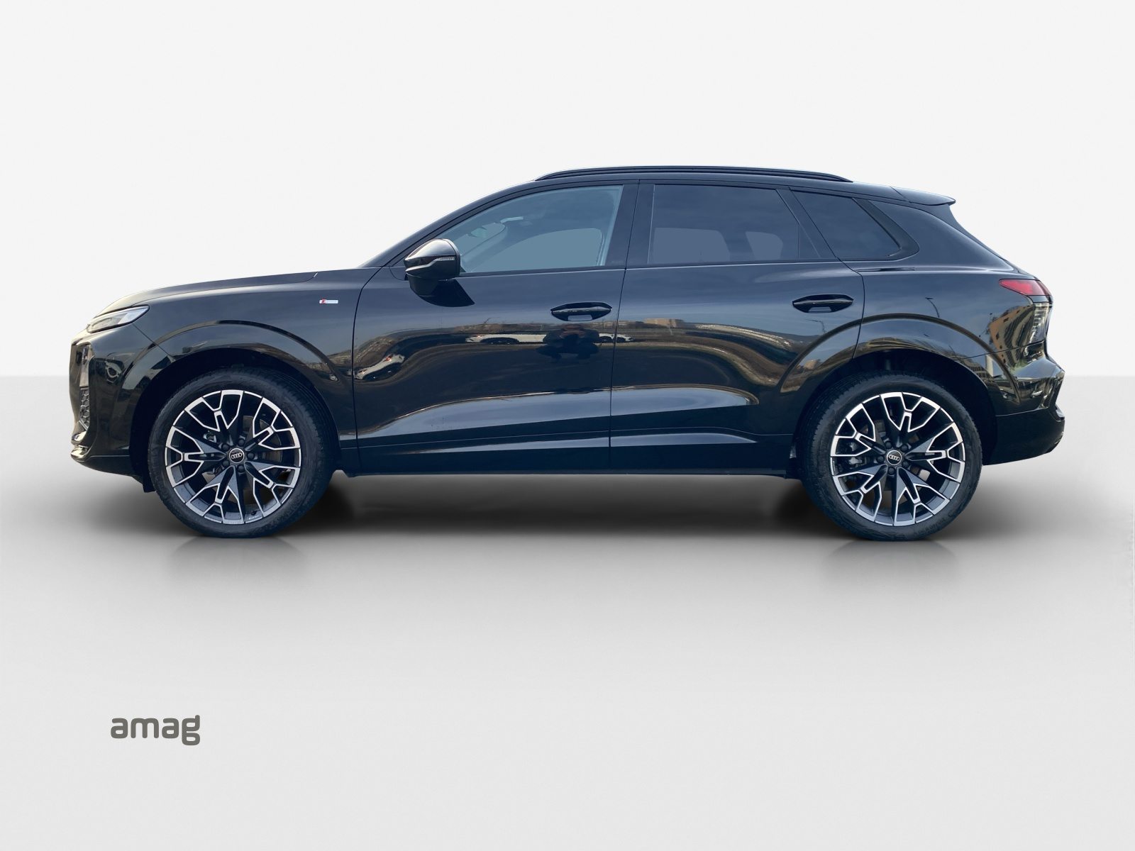 AUDI Q3 SUV TFSI 110 kW, Benzin, Neuwagen, Automatik - 2