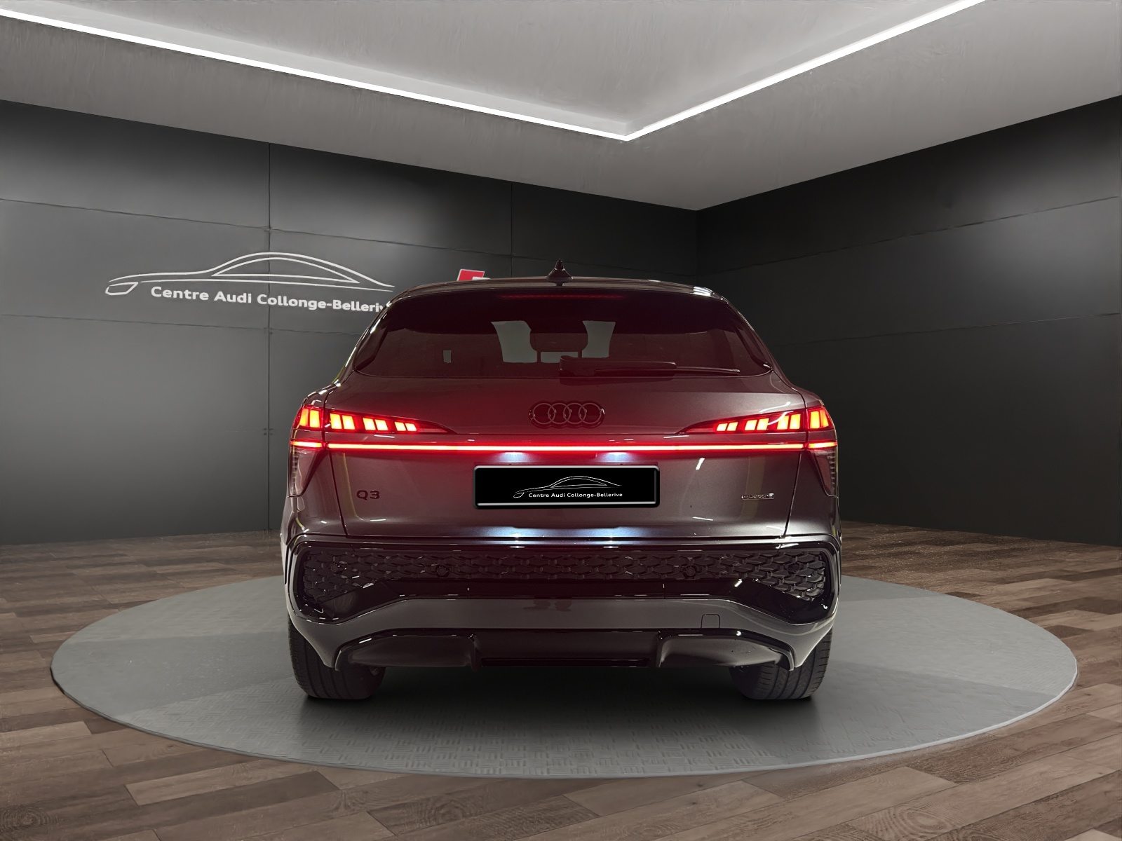 AUDI Q3 SB TFSI 195 kW, Benzina, Auto nuove, Automatico - 5