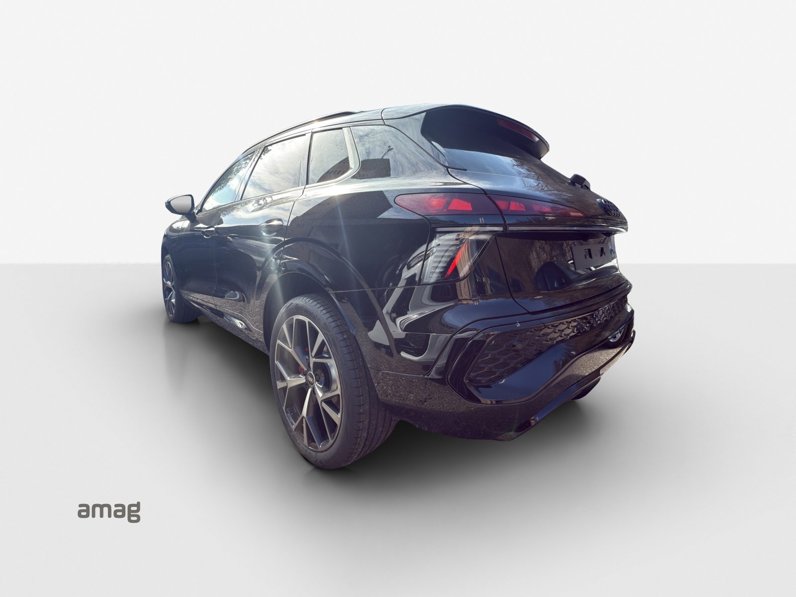 AUDI Q3 SUV TFSI 195 kW, Essence, Voiture nouvelle, Automatique - 3