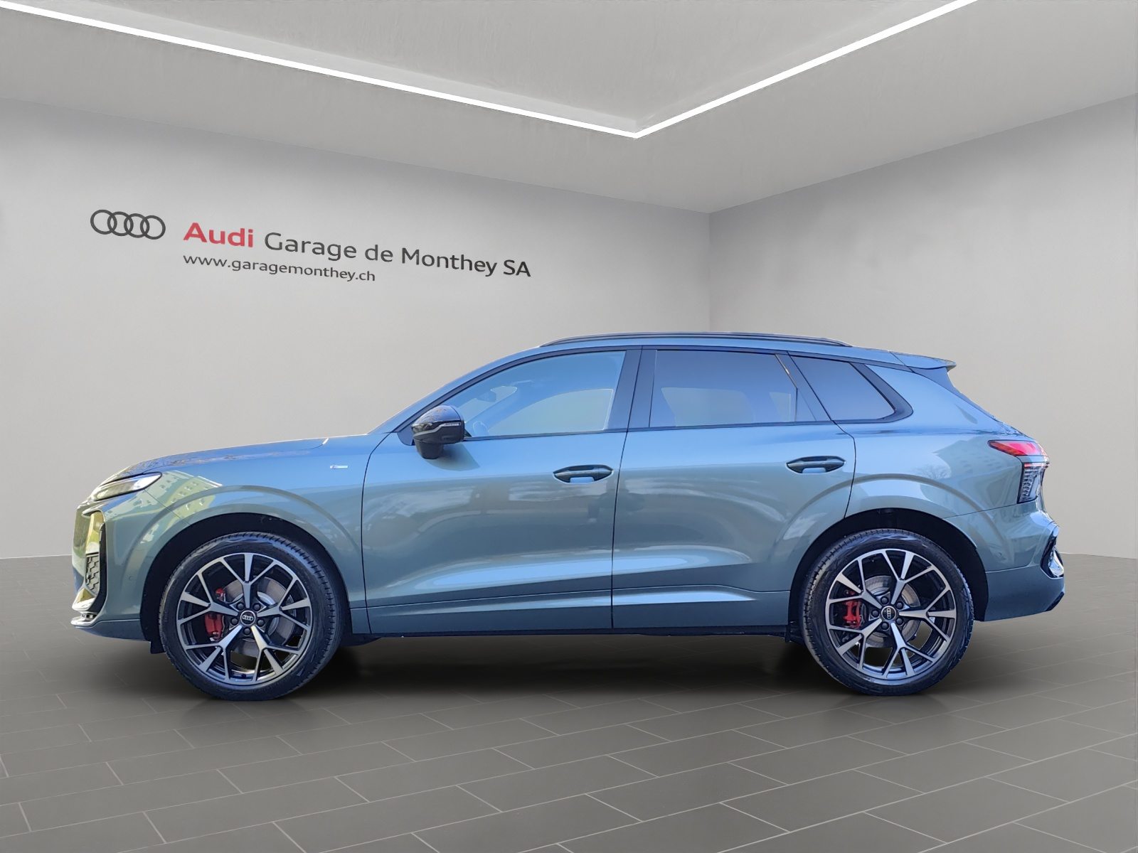 AUDI Q3 SUV TFSI 195 kW, Essence, Voiture nouvelle, Automatique - 2
