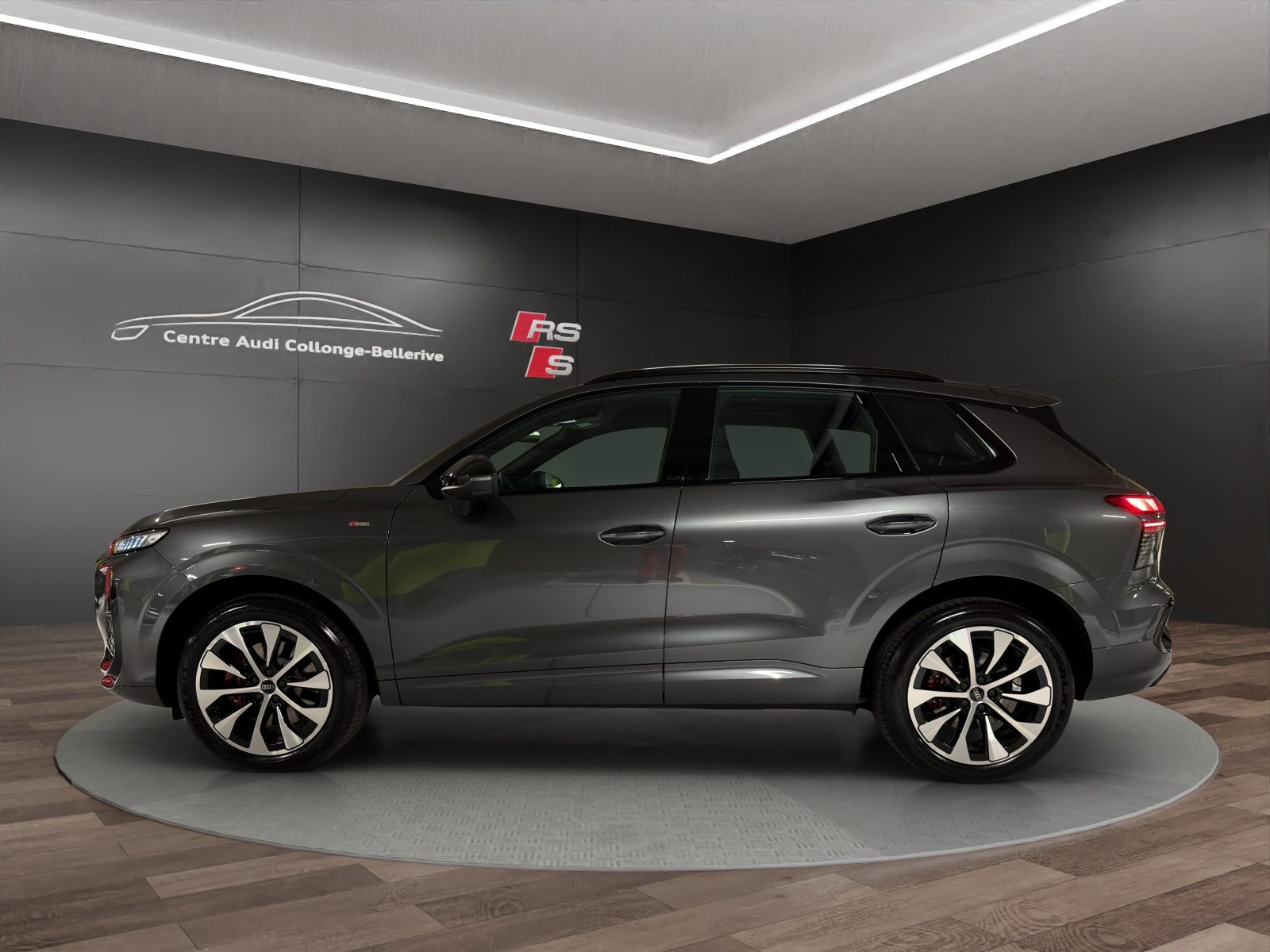 AUDI Q3 SUV TFSI 195 kW, Benzin, Neuwagen, Automatik - 3