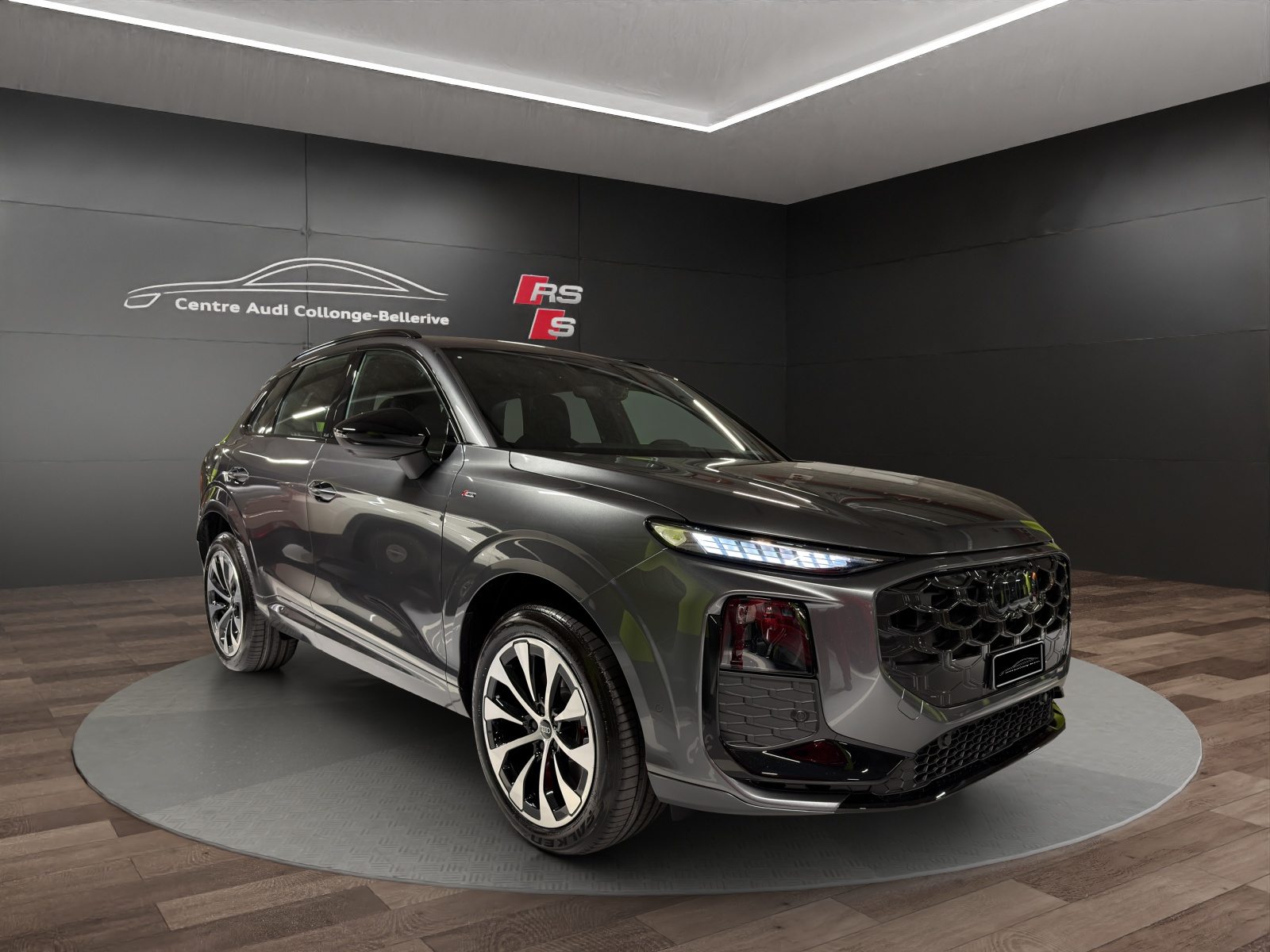 AUDI Q3 SUV TFSI 195 kW, Benzin, Neuwagen, Automatik - 7