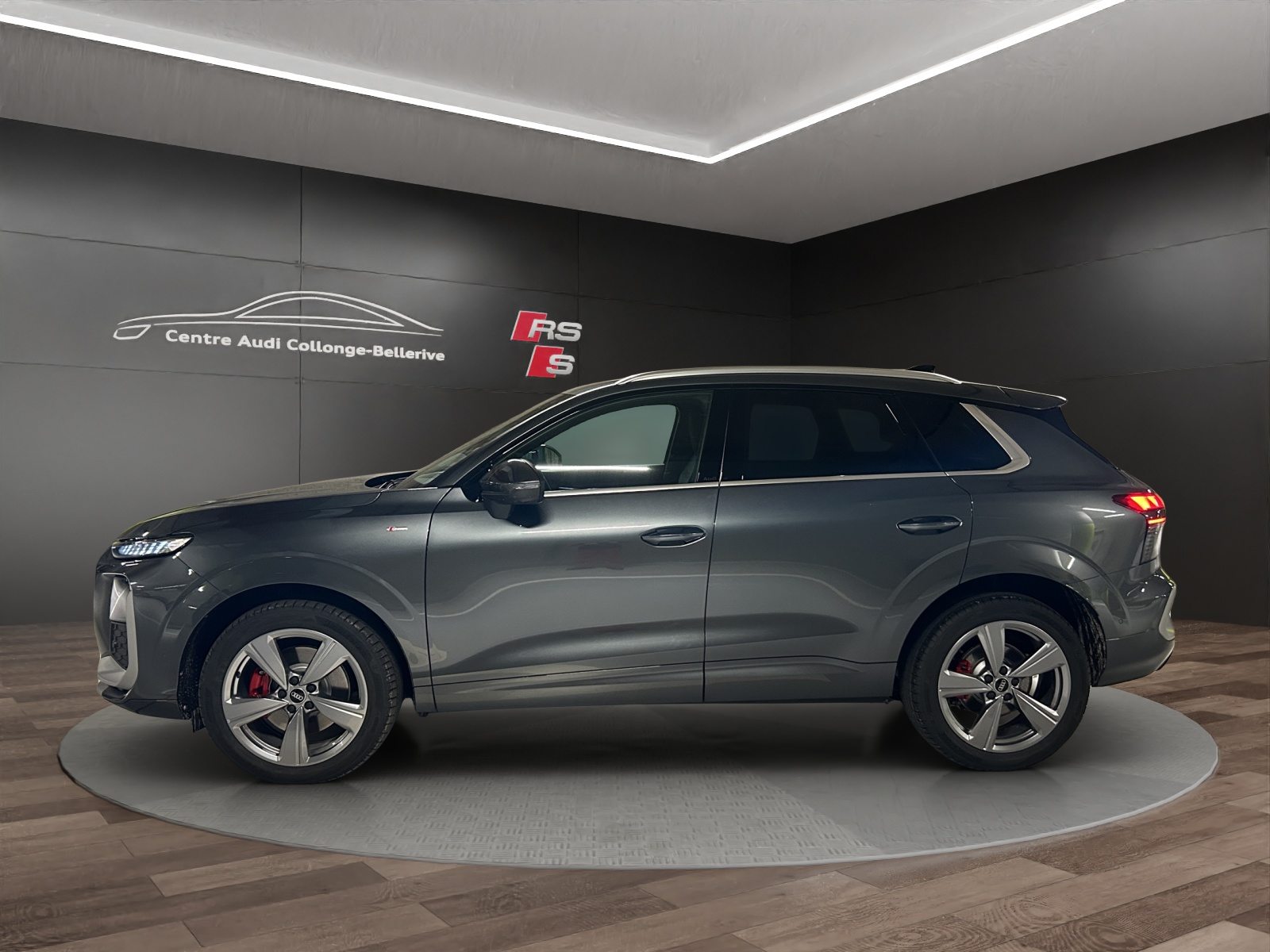AUDI Q3 SUV TFSI 195 kW, Essence, Voiture nouvelle, Automatique - 3